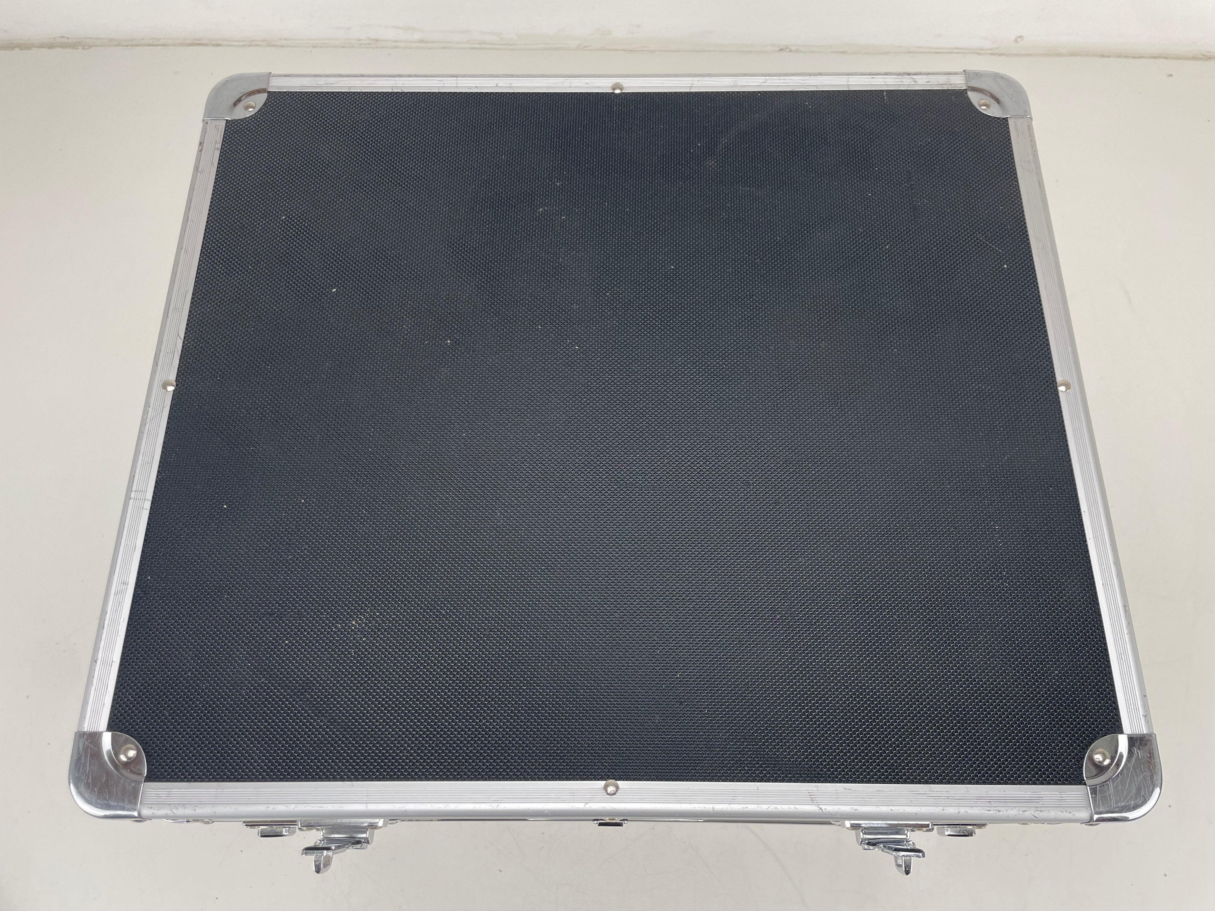 Leitz afsluitbare flightcase met ophangsysteem - PINCODE ONBEKEND