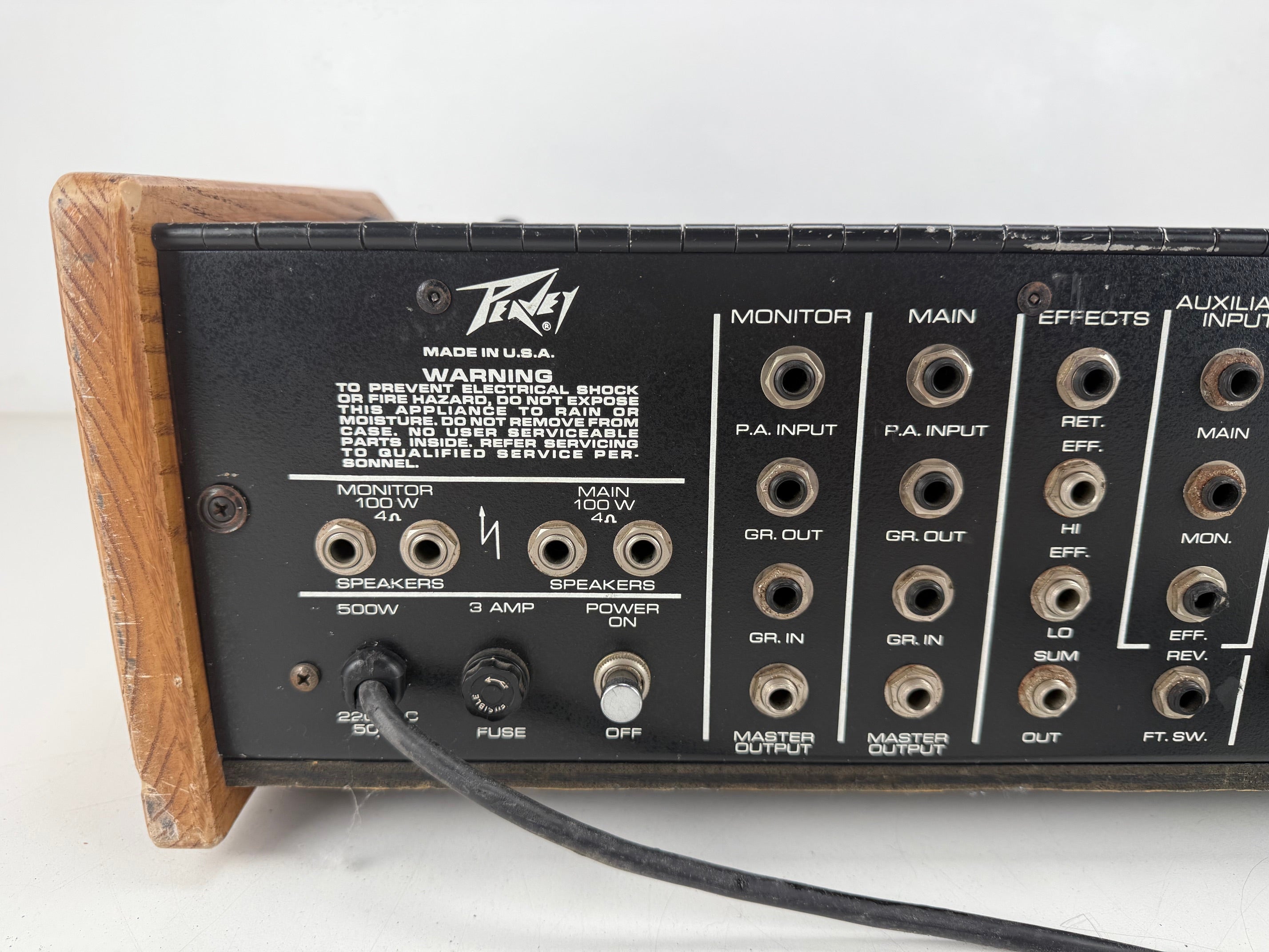 Peavey XR-700  7-Channel Dual Powered Mixing console - With spring reverb