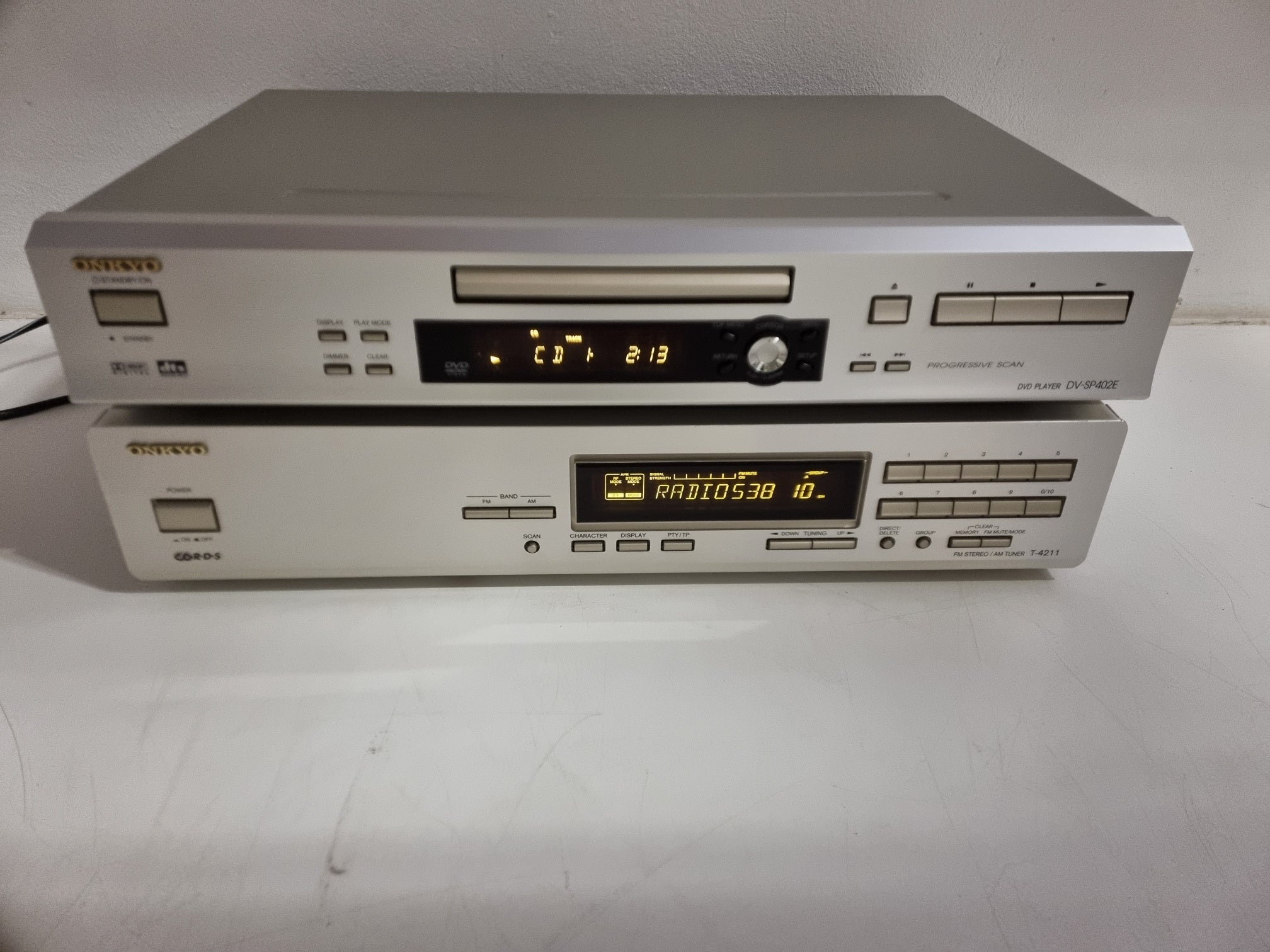 Onkyo DV-SP402E dvd-speler - T-4211 FM-stereo / AM-tuner