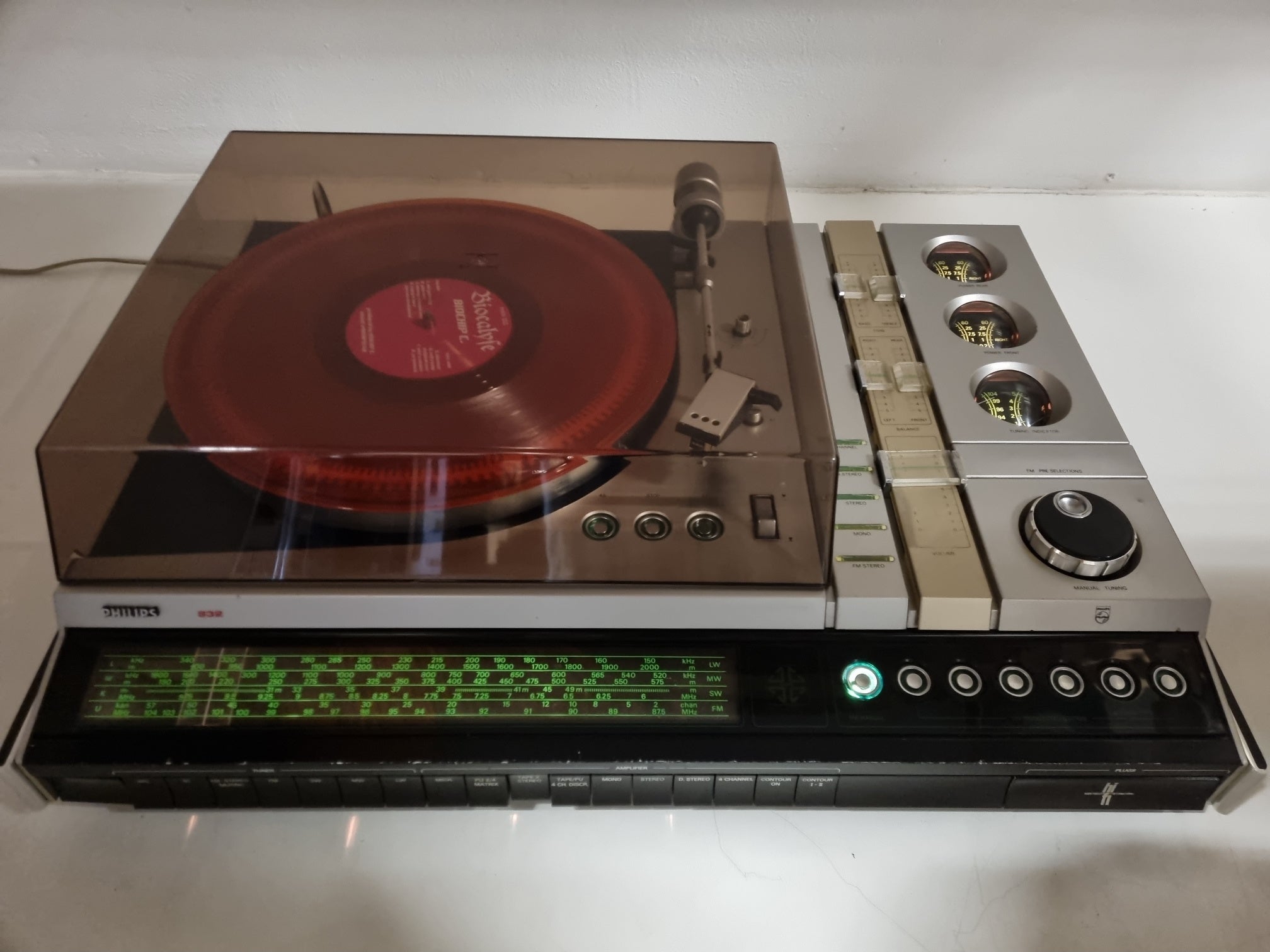 Philips RH 832 - VU meter repaird - New Ligths - 4x Philips 541 MFB speakers