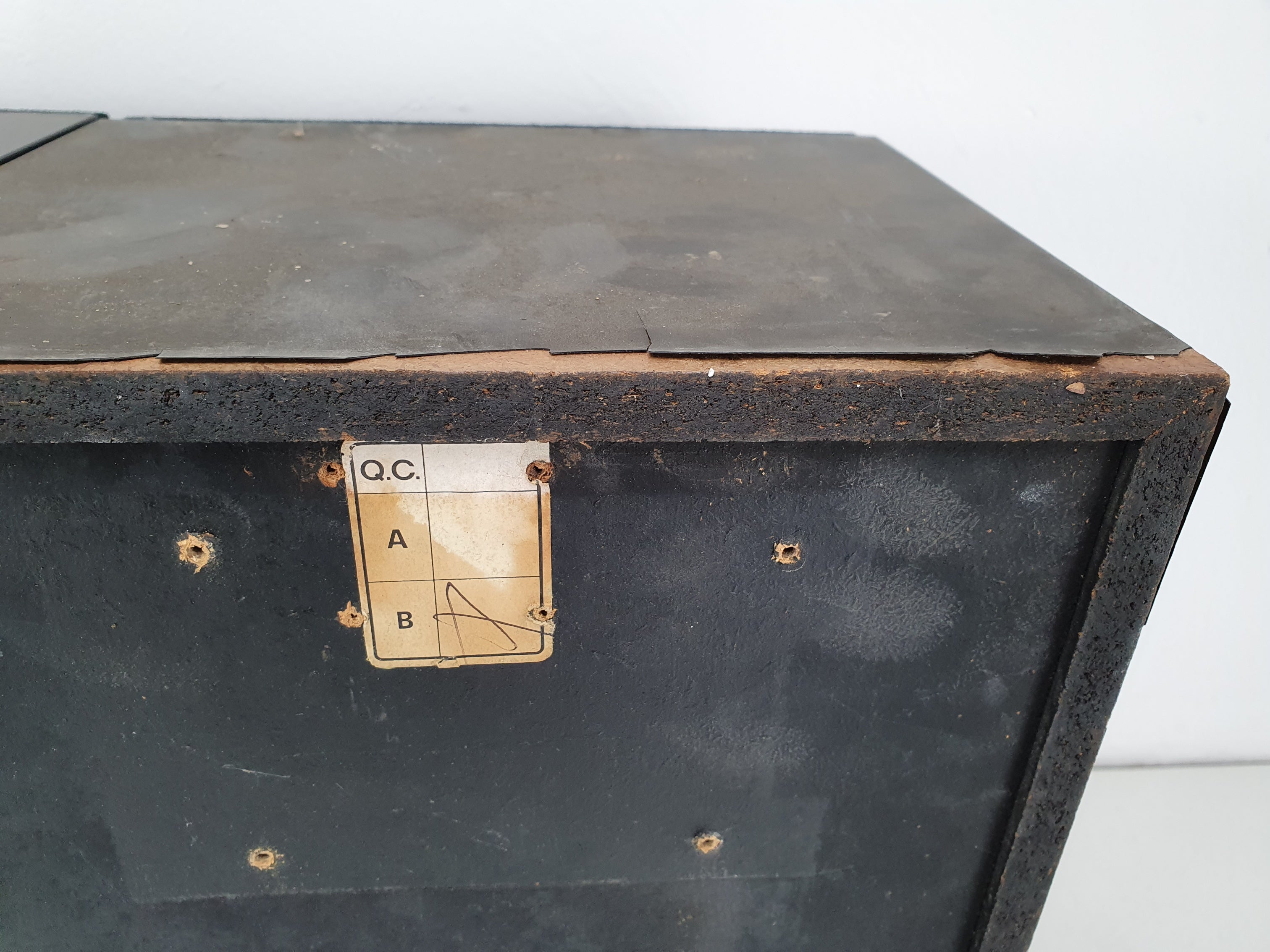 Akai SR-1100 Vintage boekenplankspeakers - Eén werkt niet volledig