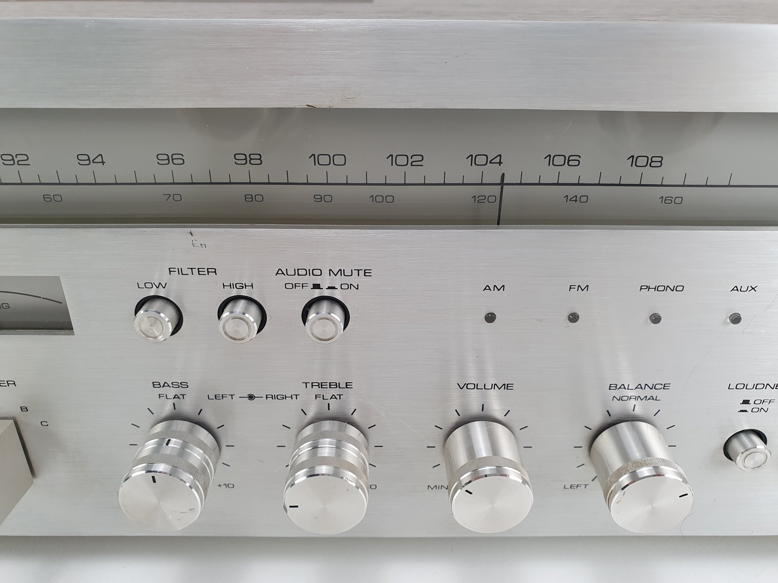 Akai AA-1050 stereo receiver - 35W 4-16Ohm - Volledig werkend
