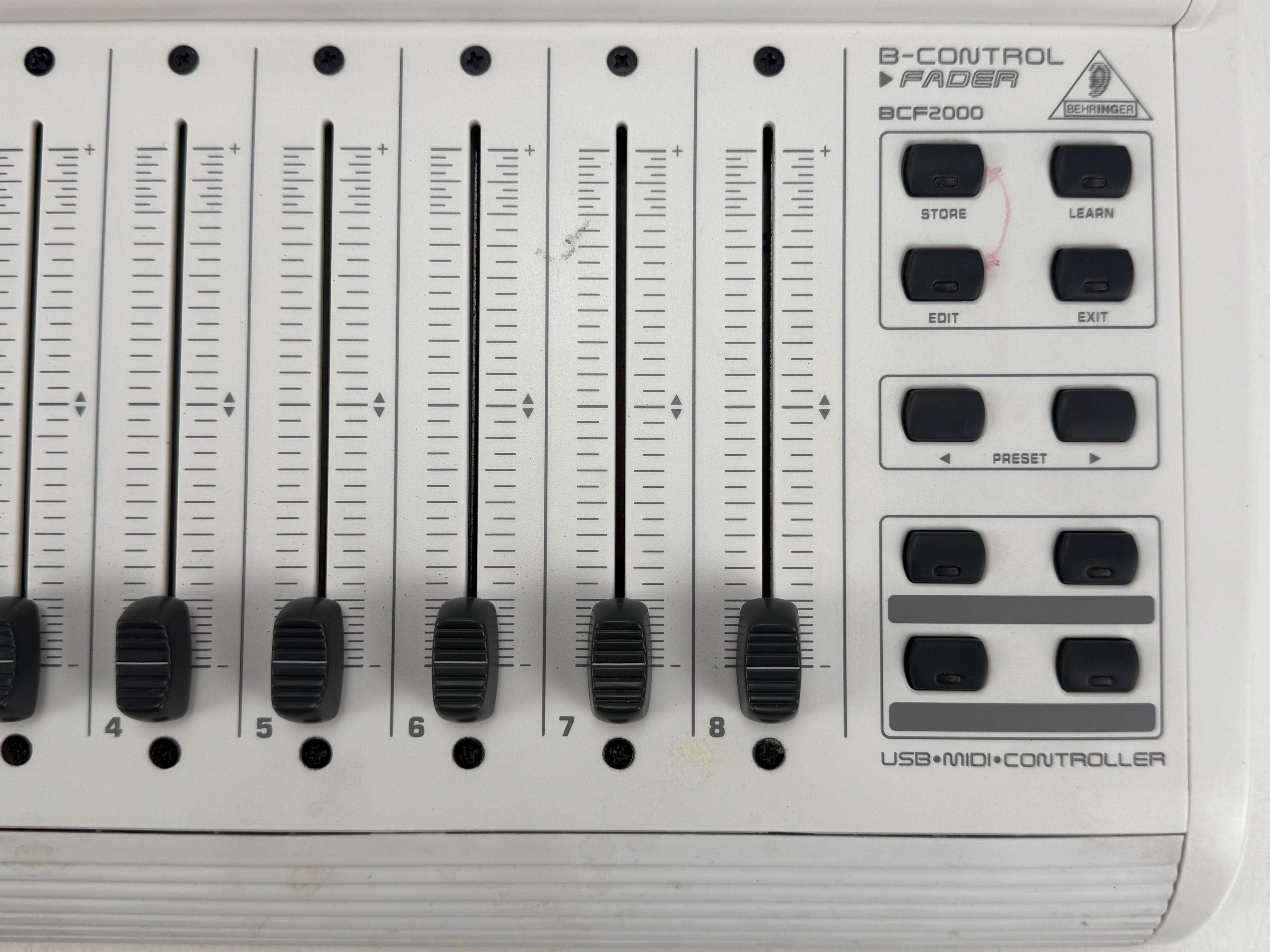 Behringer BCF2000 8-kanaals gemotoriseerde fader mixer/MIDI-controller