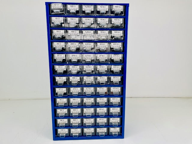 Diverse partij reserveweerstanden met verschillende ohmwaarden.