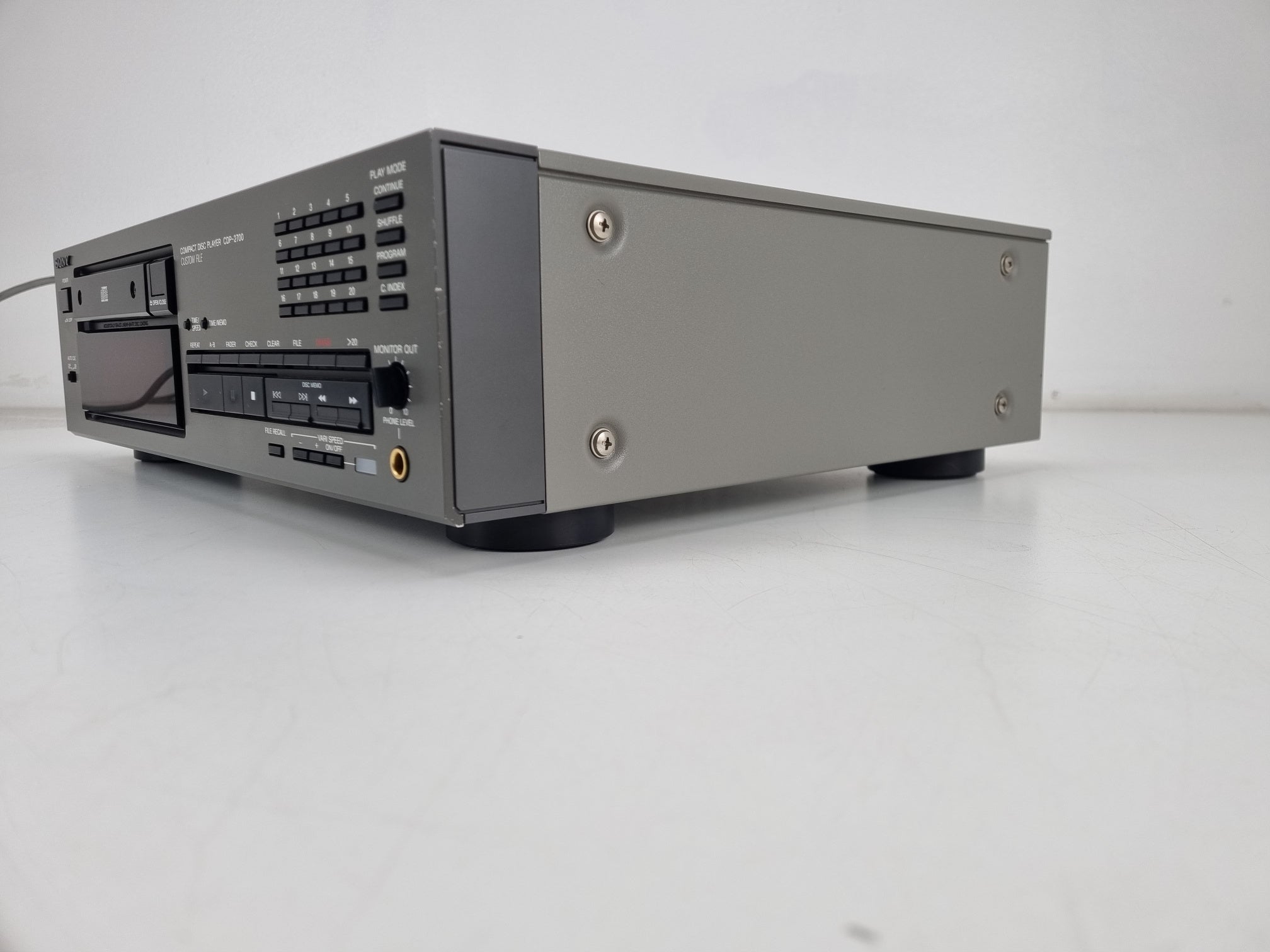 Sony CDP-2700 - Pro compact disc-speler - XLR-uitgang - In zeer goede staat