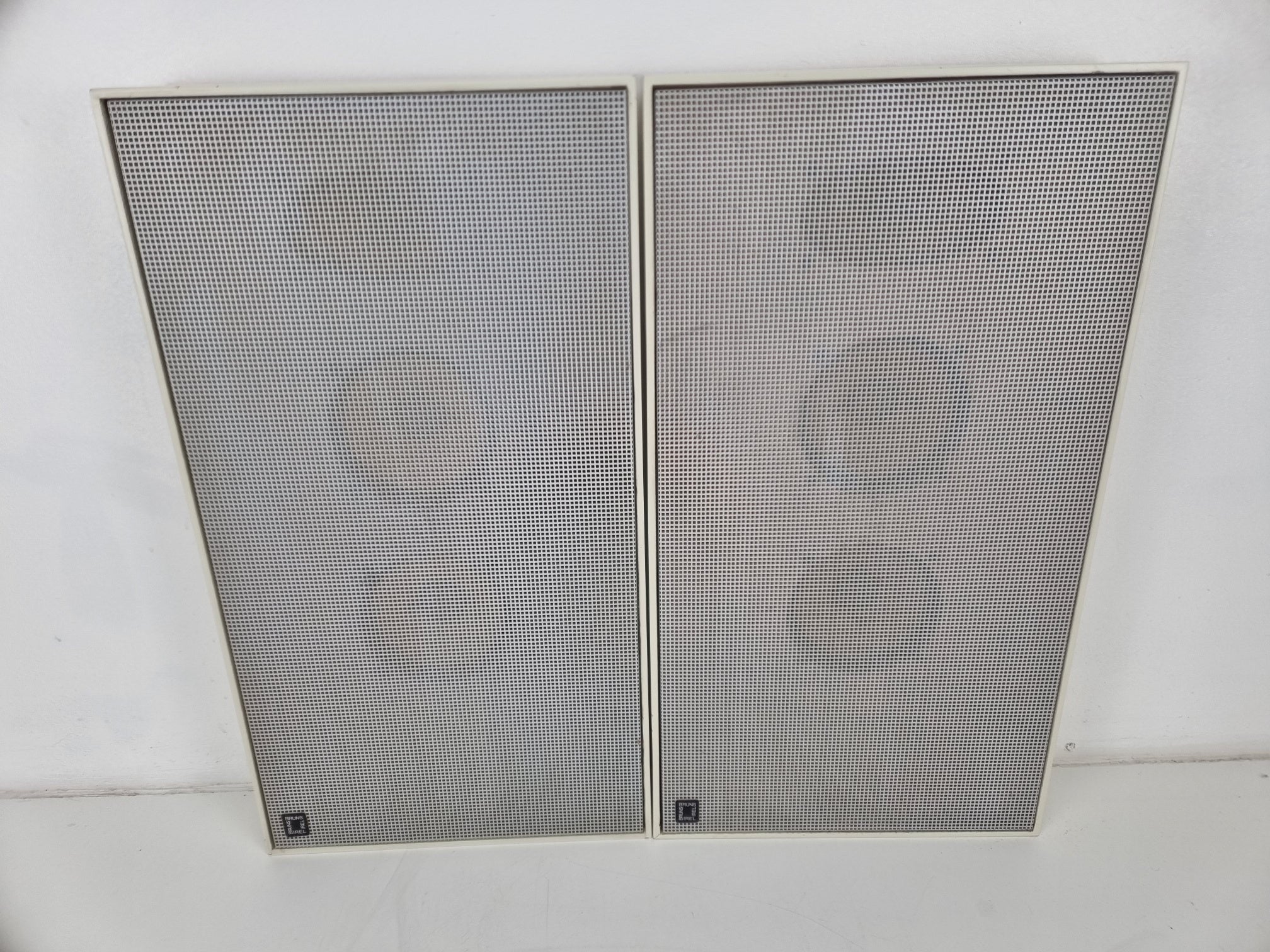 BRUNS IREL FB-1P - HI-FI Box - Has a two-pin DIN connection