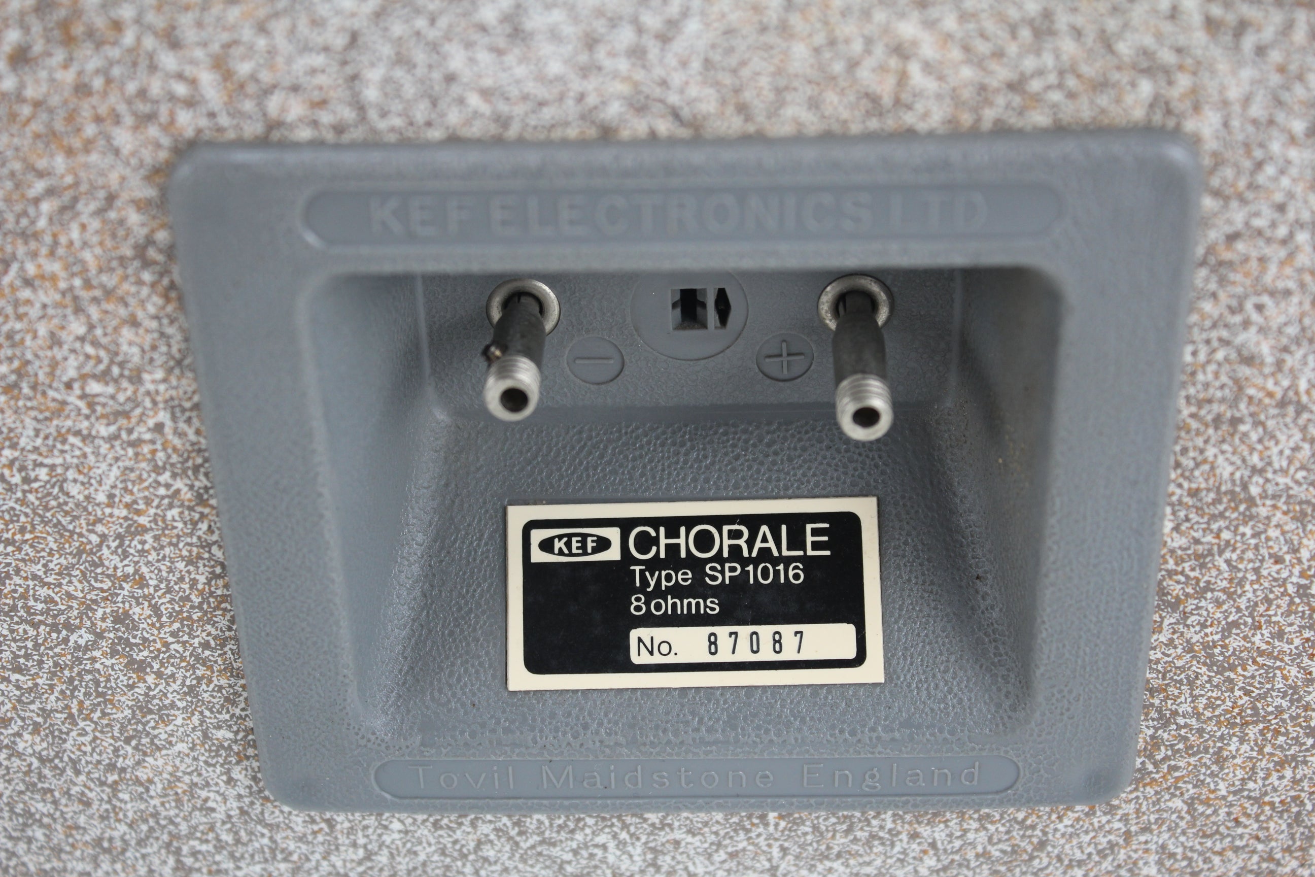 KEF Chorale SP 1016 - 1 woofer werkt niet