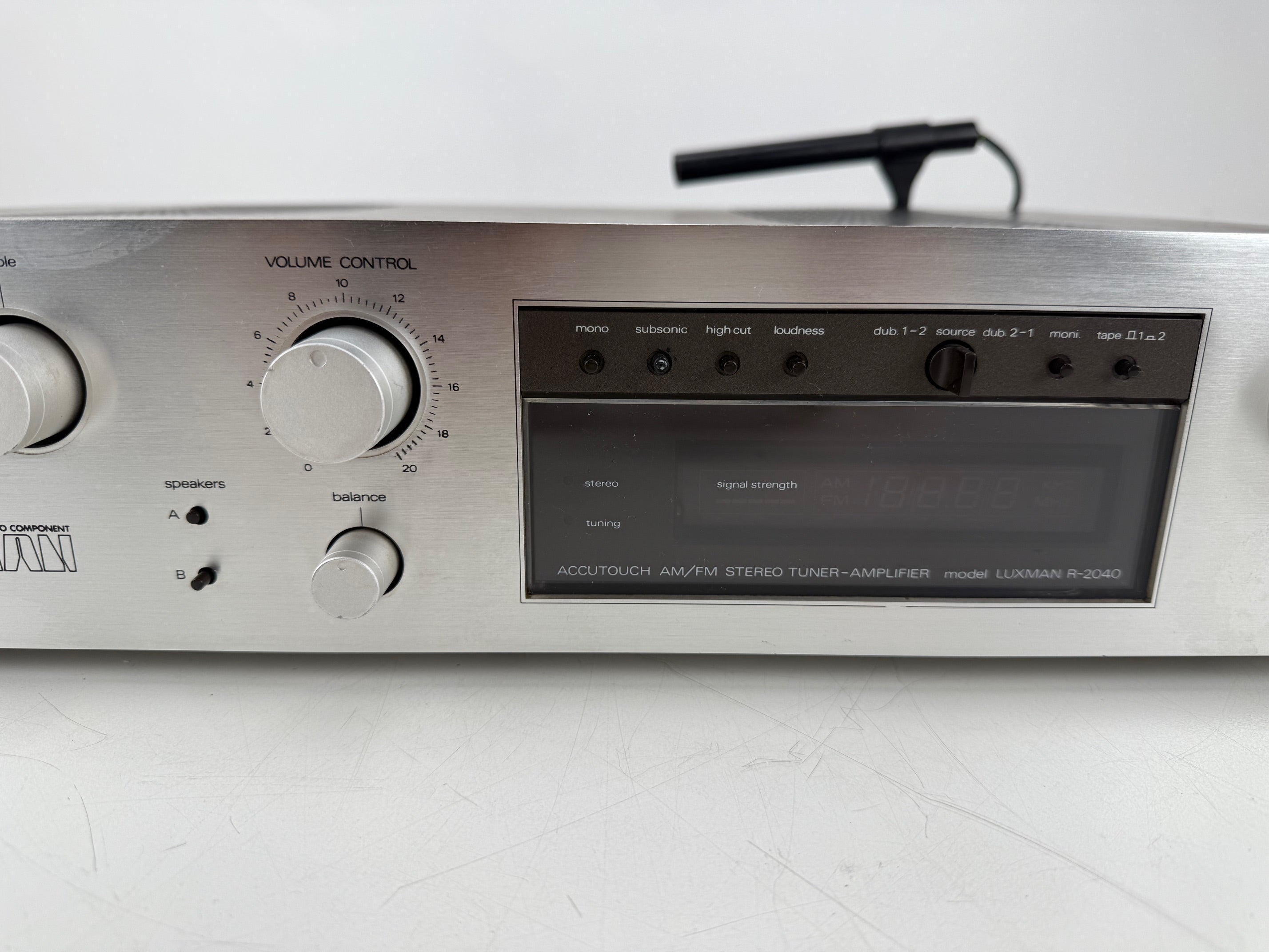 Luxman R-2040 stereo-ontvanger