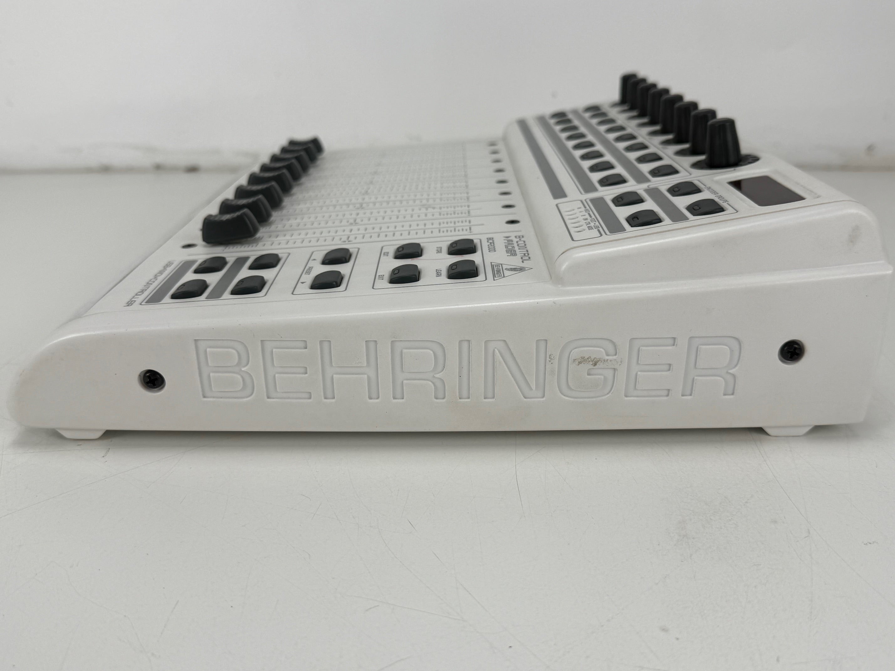 Behringer BCF2000 8-kanaals gemotoriseerde fader mixer/MIDI-controller