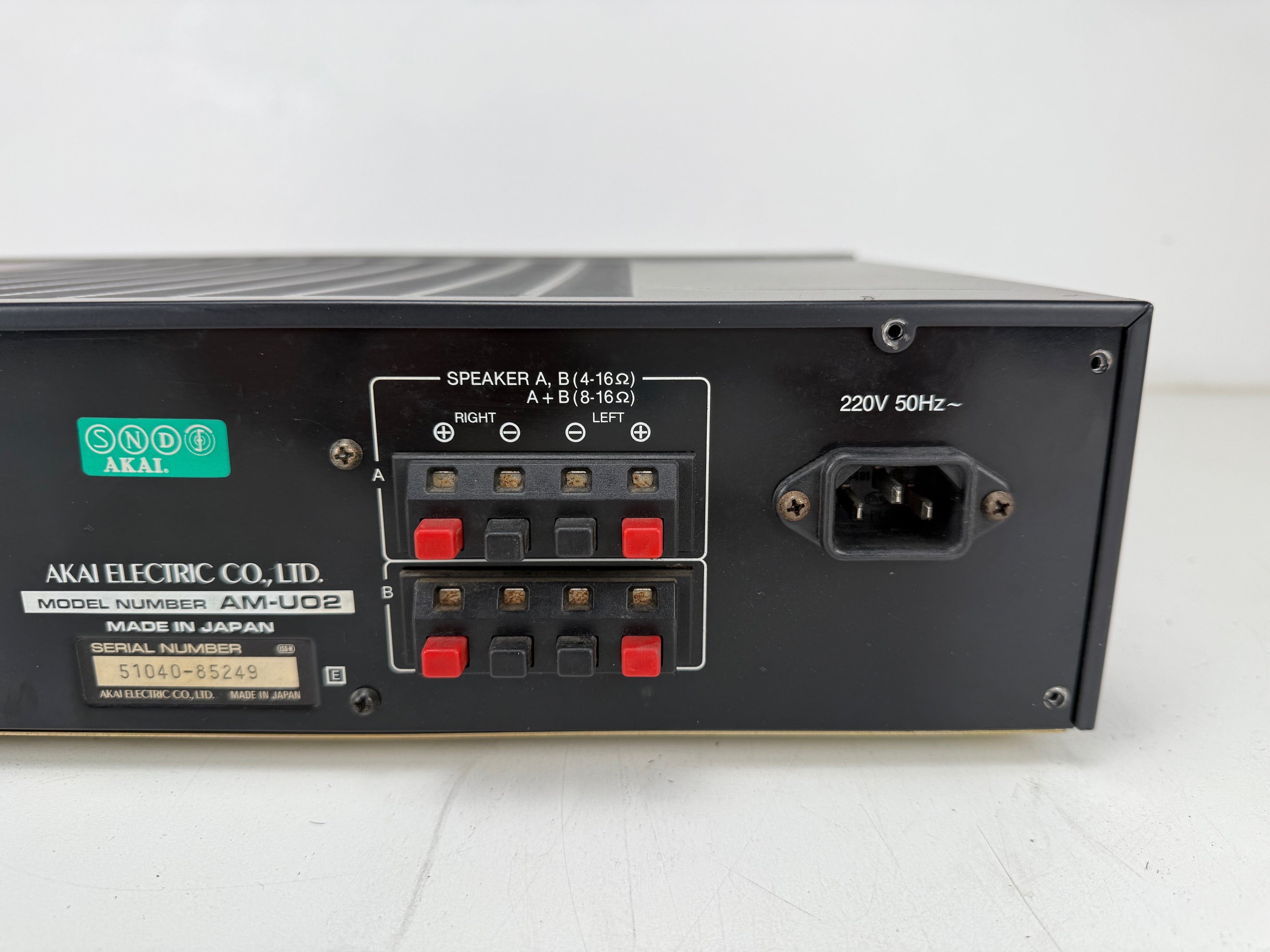 Akai AM-U02 stereo geïntegreerde versterker