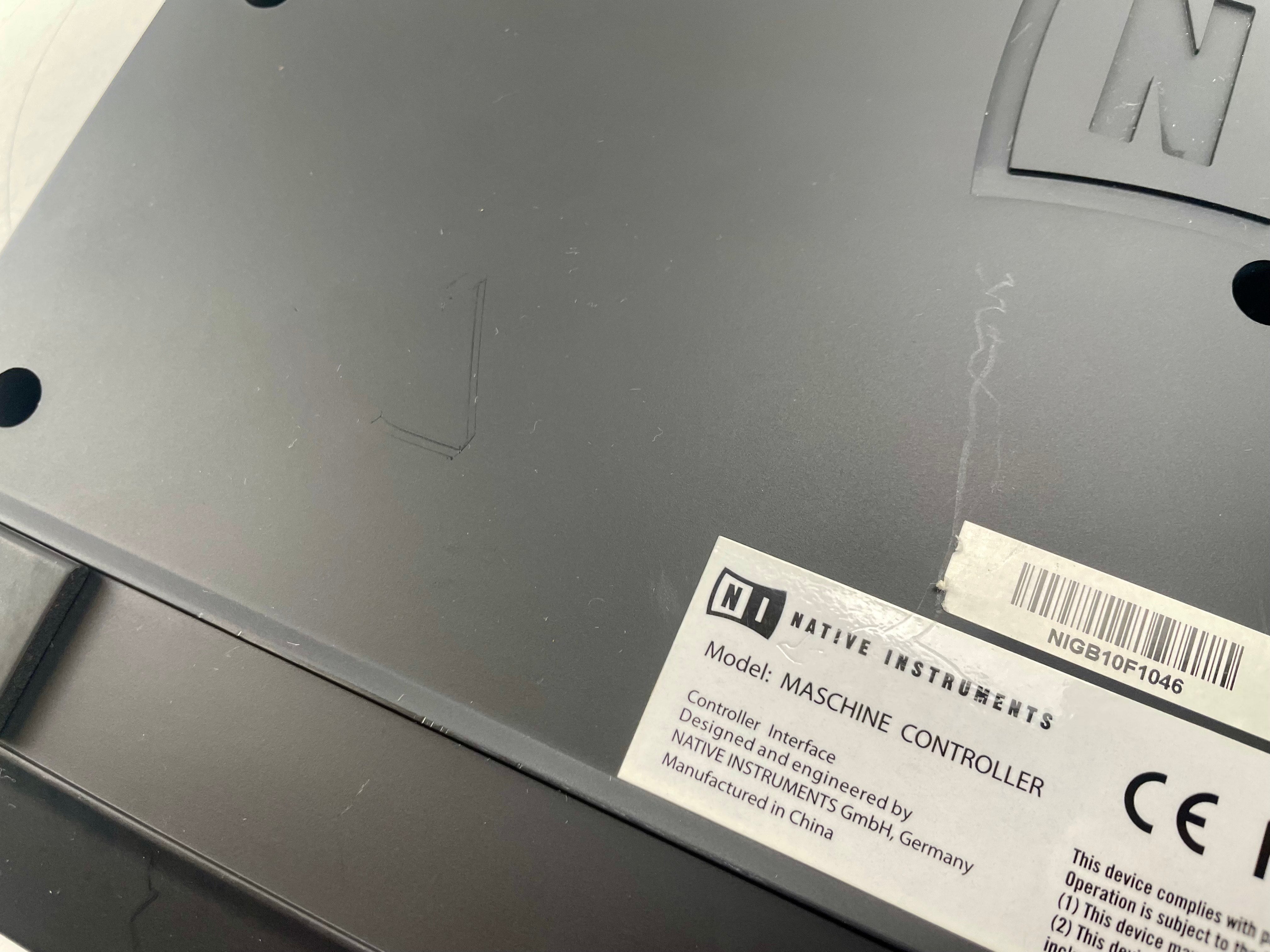 Native Instruments Maschine-Drumcomputer With CD - MK1 - Midi controller