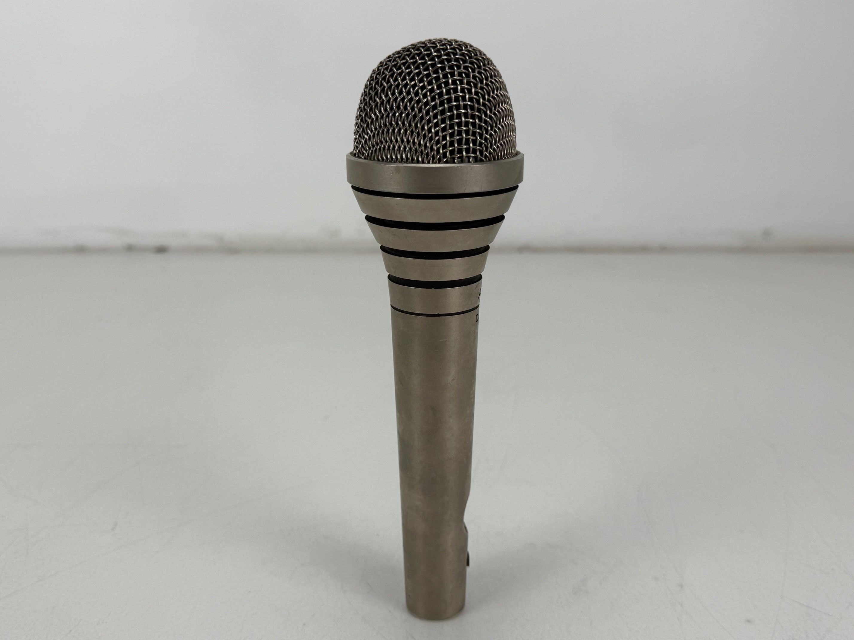 AKG D330BT dynamische hypercardioïde microfoon met etui