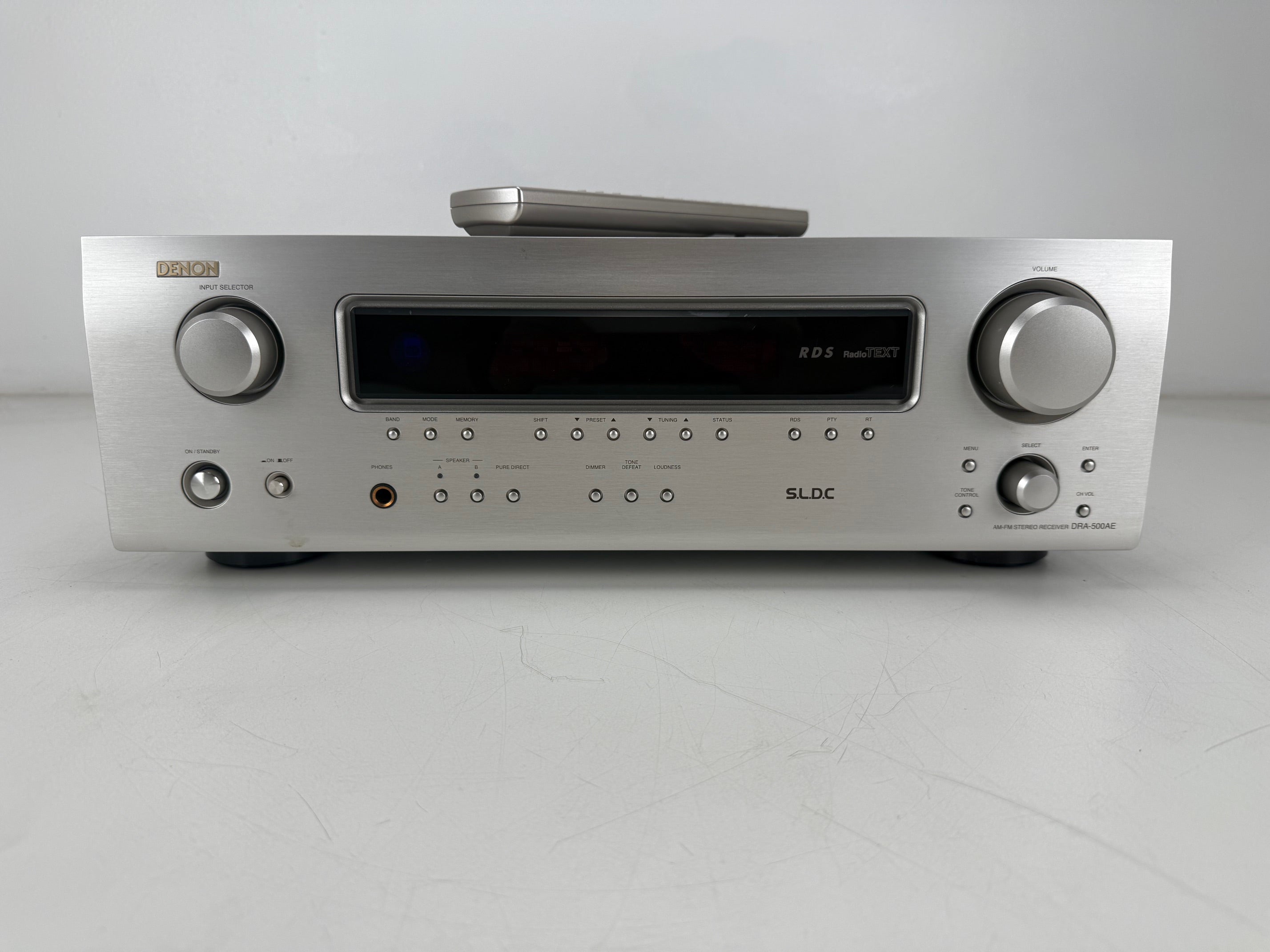 Denon DRA-500AE AM/FM stereo-ontvanger met afstandsbediening