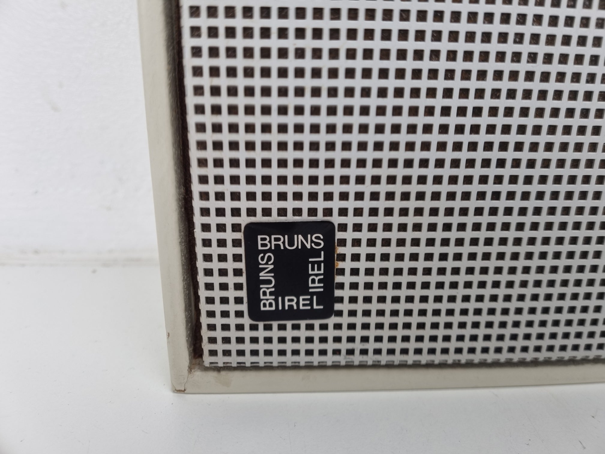 BRUNS IREL FB-1P - HI-FI Box - Has a two-pin DIN connection