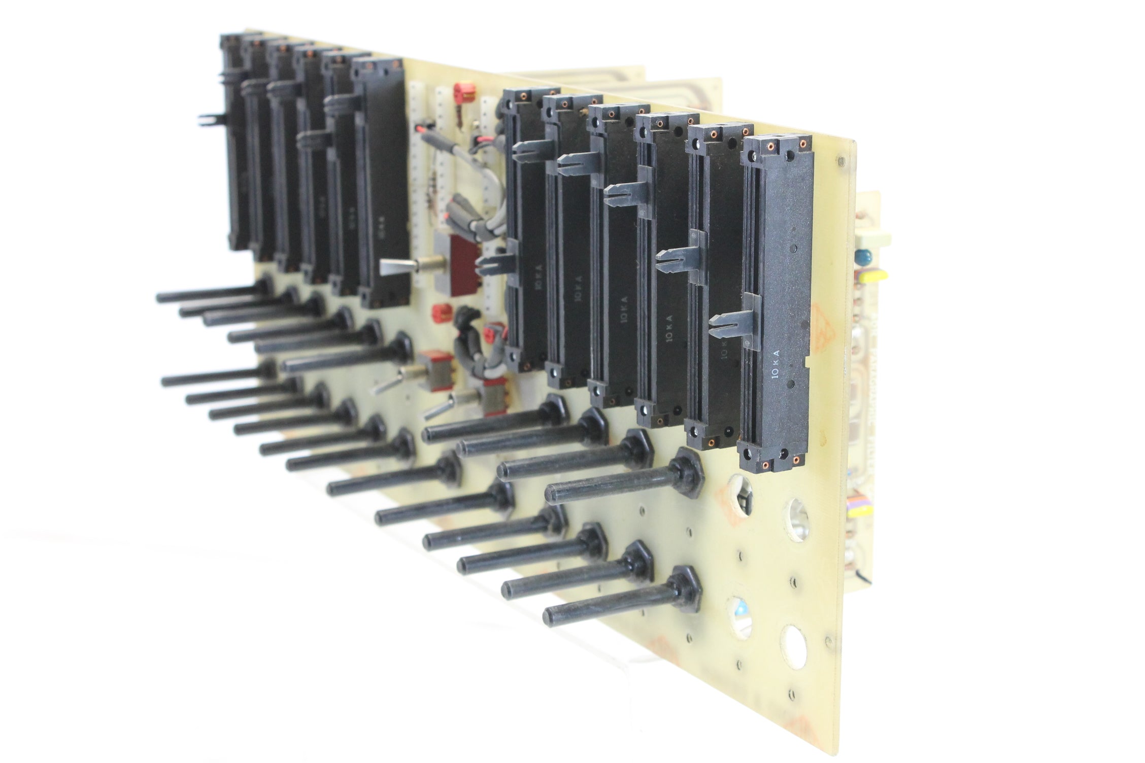 Audio & Design Recording ADR Paragraphic - E 950 Equalizer met schema's, zonder chassis