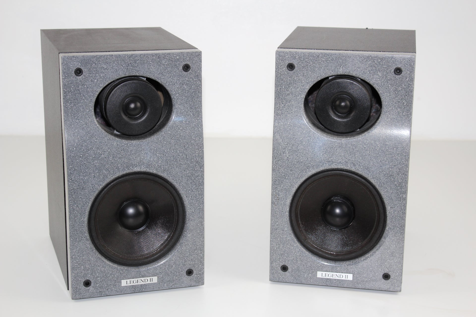 Philips FB720 Legend II Very good sounding bookshelf speakers- Awesome condition