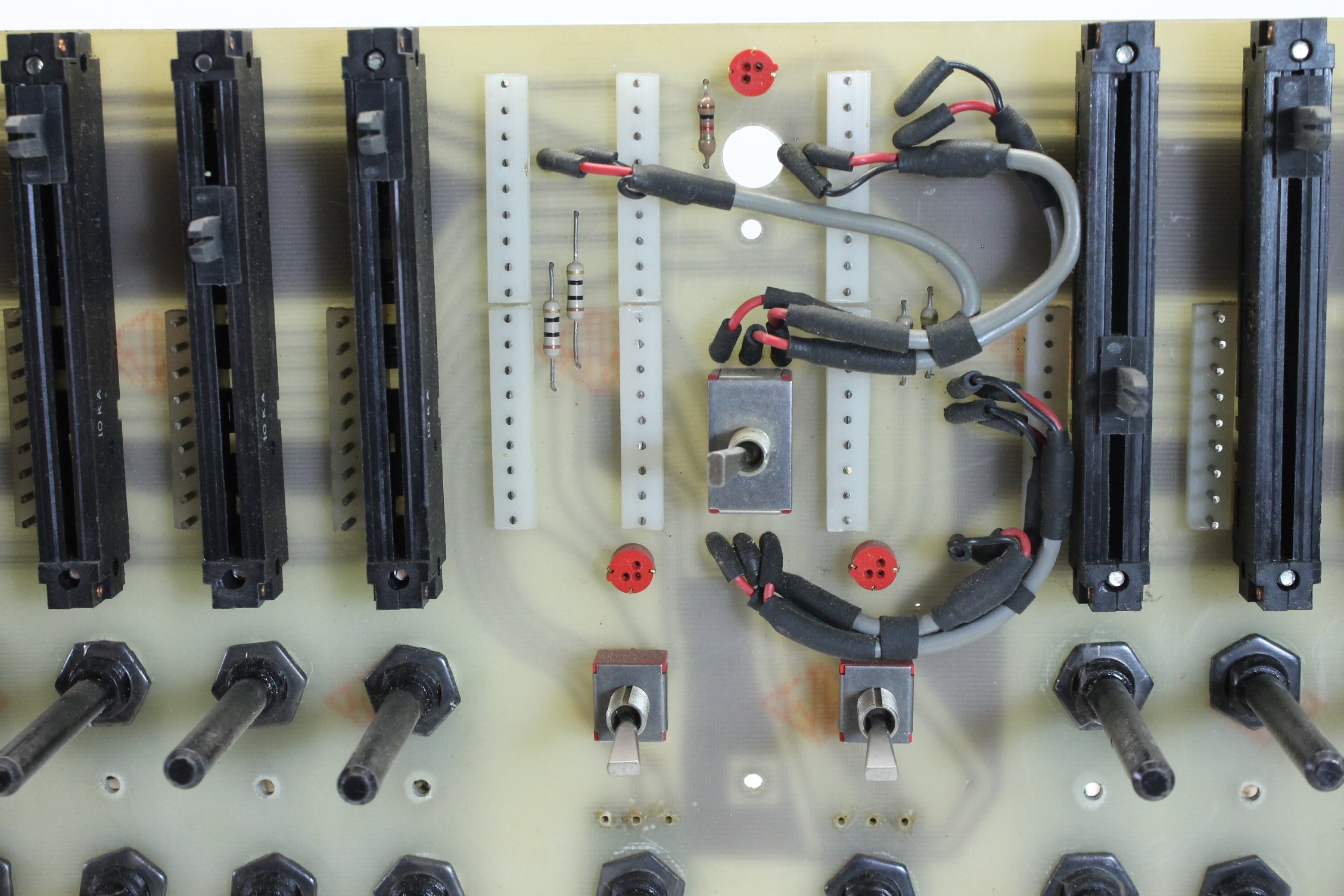 Audio & Design Recording ADR Paragraphic - E 950 Equalizer met schema's, zonder chassis