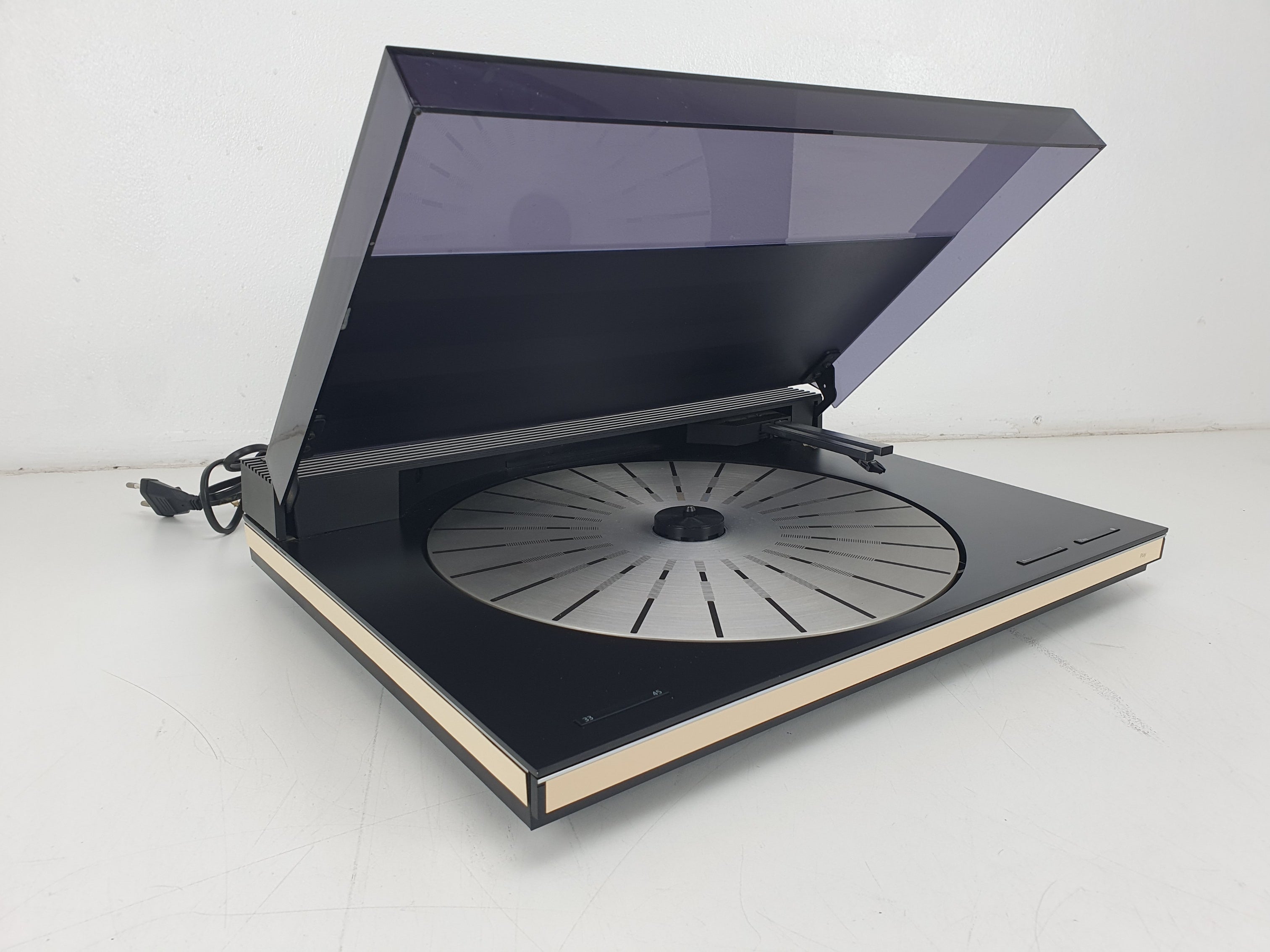 Bang & Olufsen Beogram 9000 Tangial draaitafel - Inclusief SMMC4 element en afstandsbediening