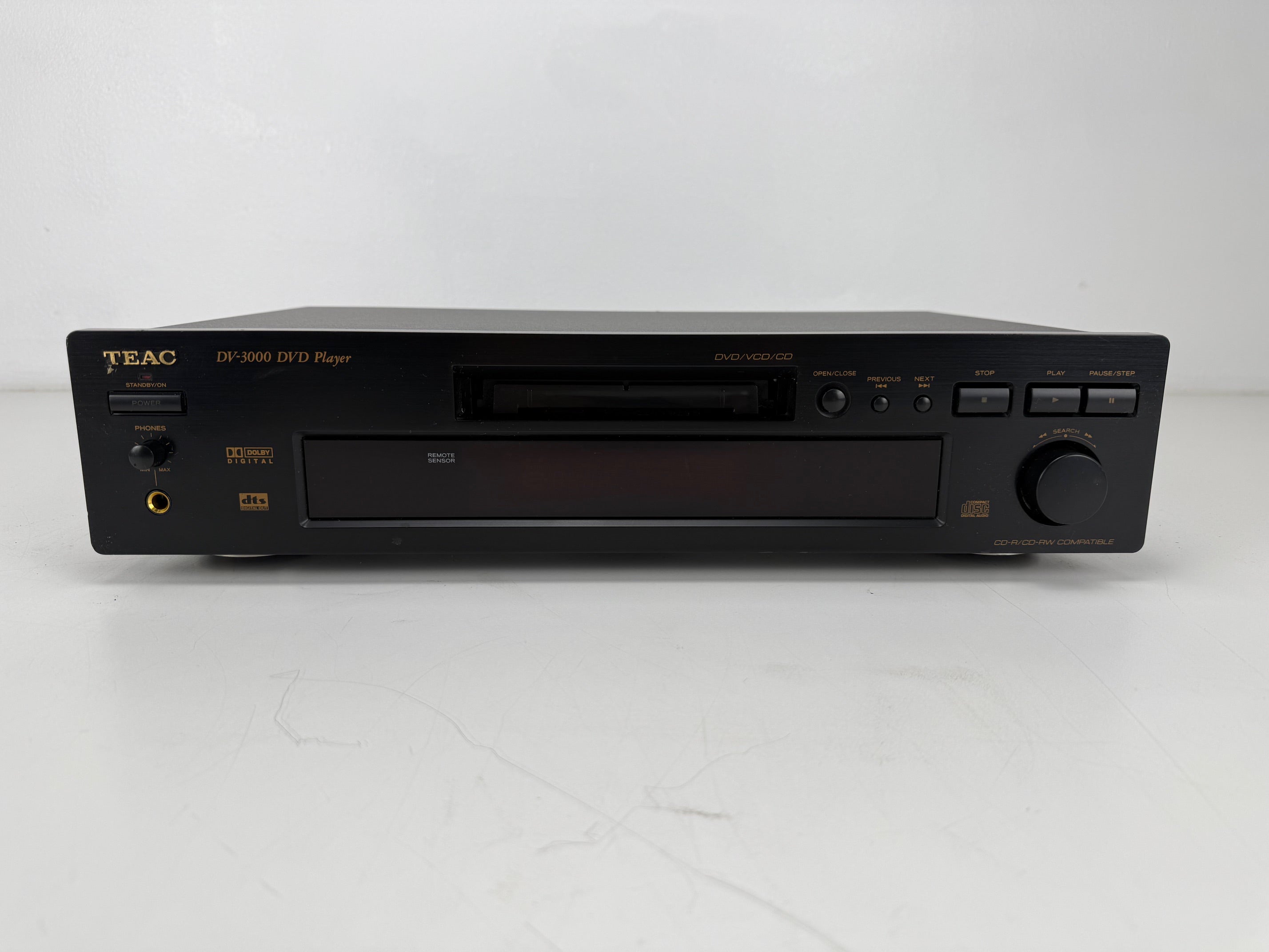 TEAC DV - 3000 DVD Player