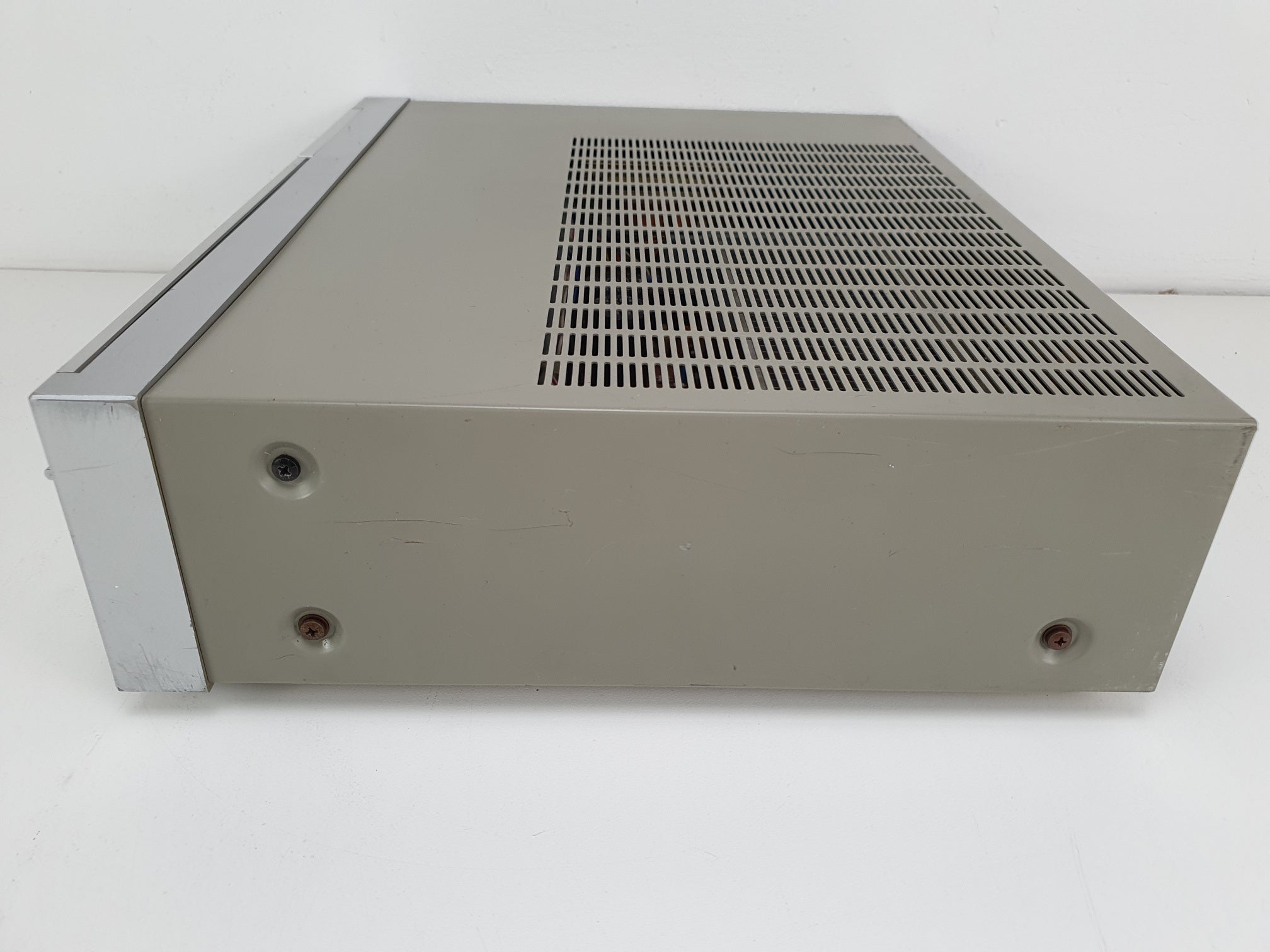 Akai AM-U330 geïntegreerde versterker - 55W 8 ohm - Onderhoud uitgevoerd