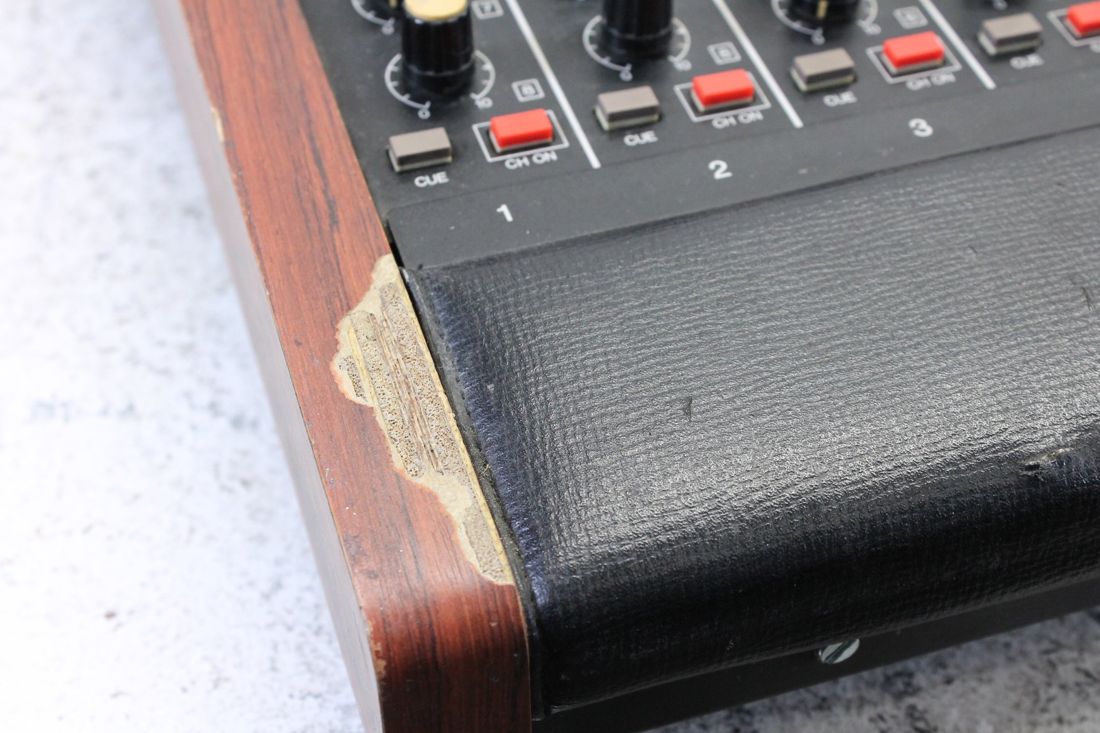 Yamaha 2408M 24-kanaals monitor mengpaneel