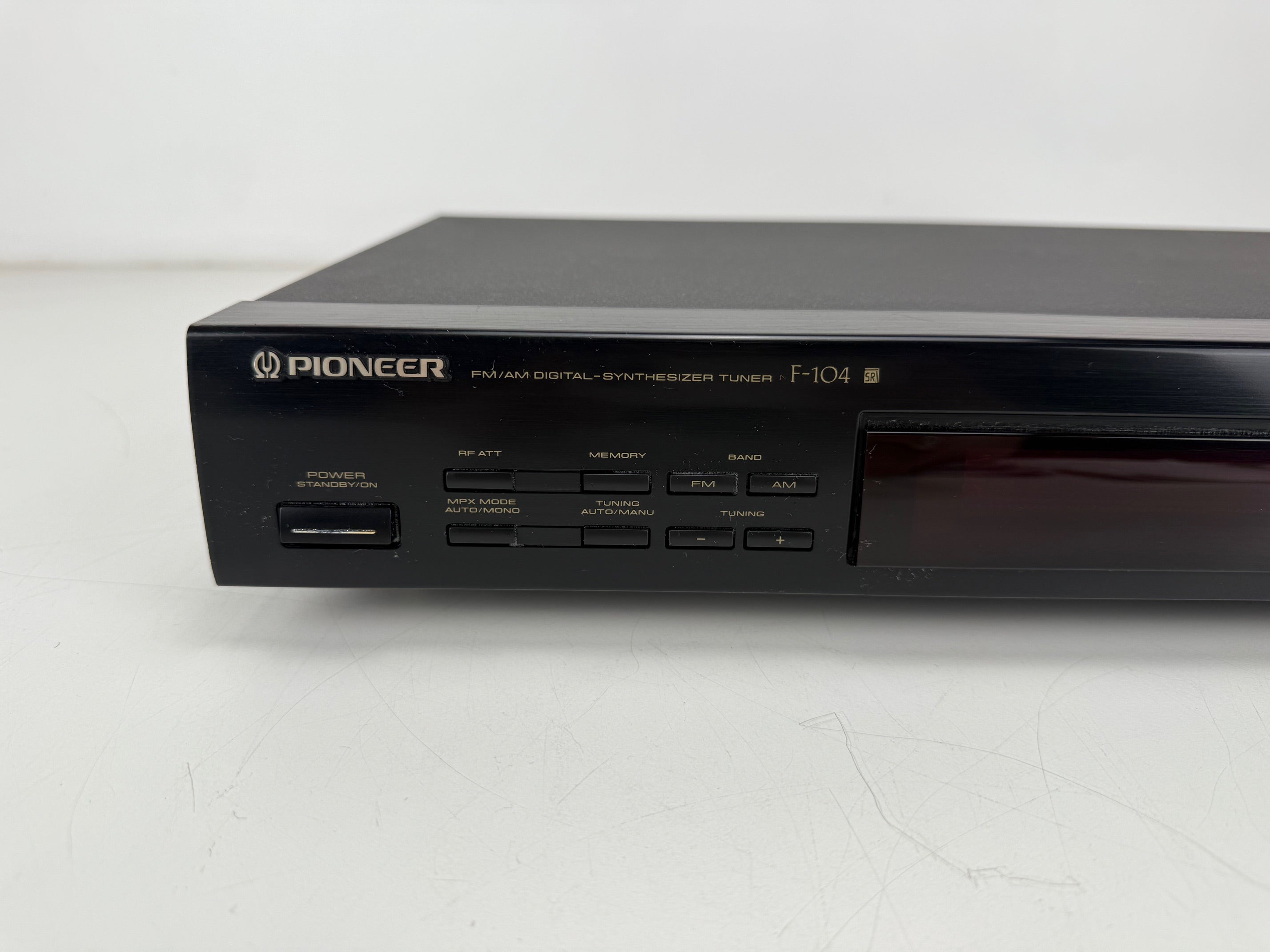 Pioneer F-104 FM/AM digitale synthesizer-tuner met handleiding