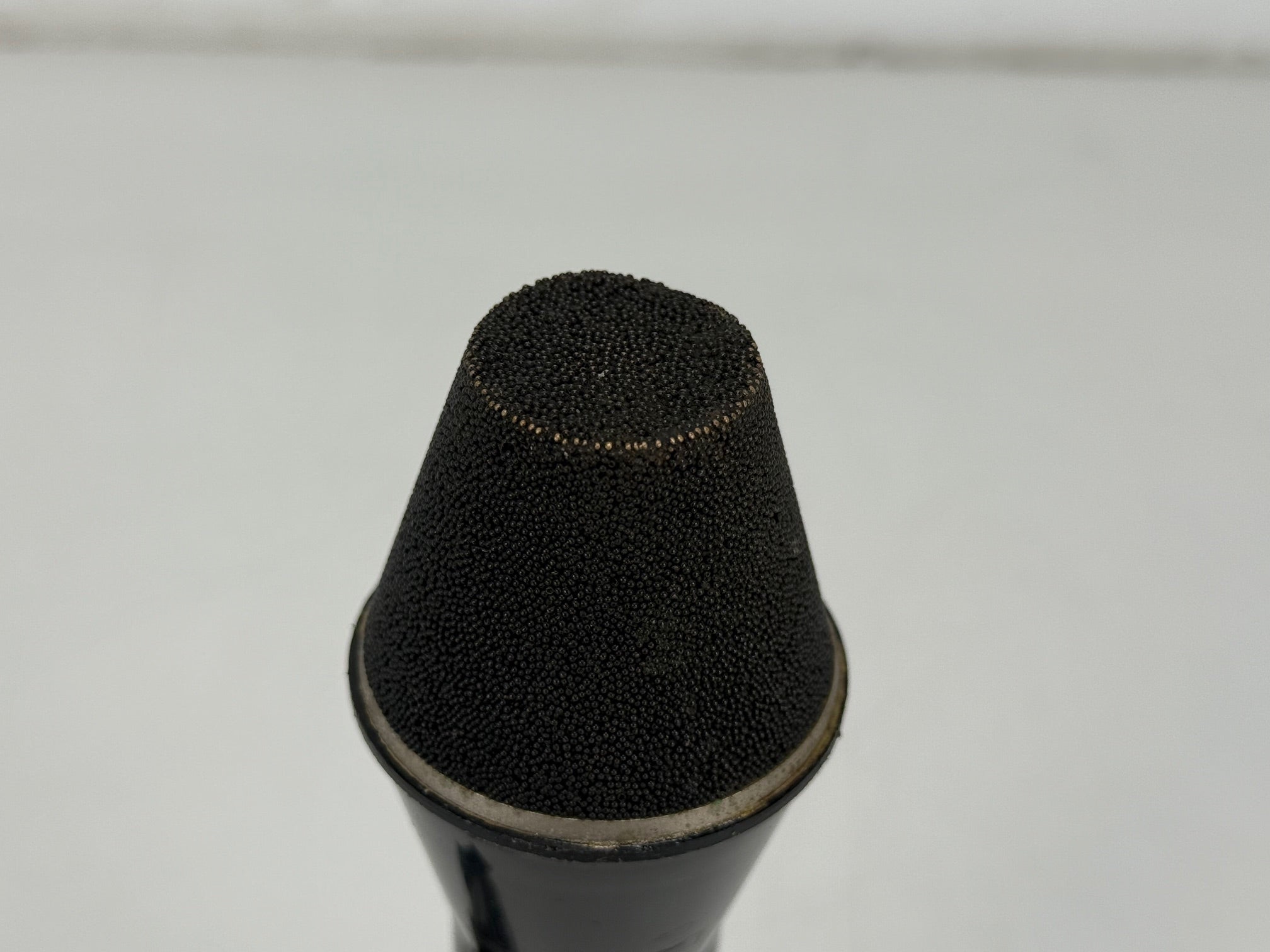 AKG D 202 CS dynamische microfoon met dubbele capsule, inclusief koffer en DIN-naar-XLR-connector.