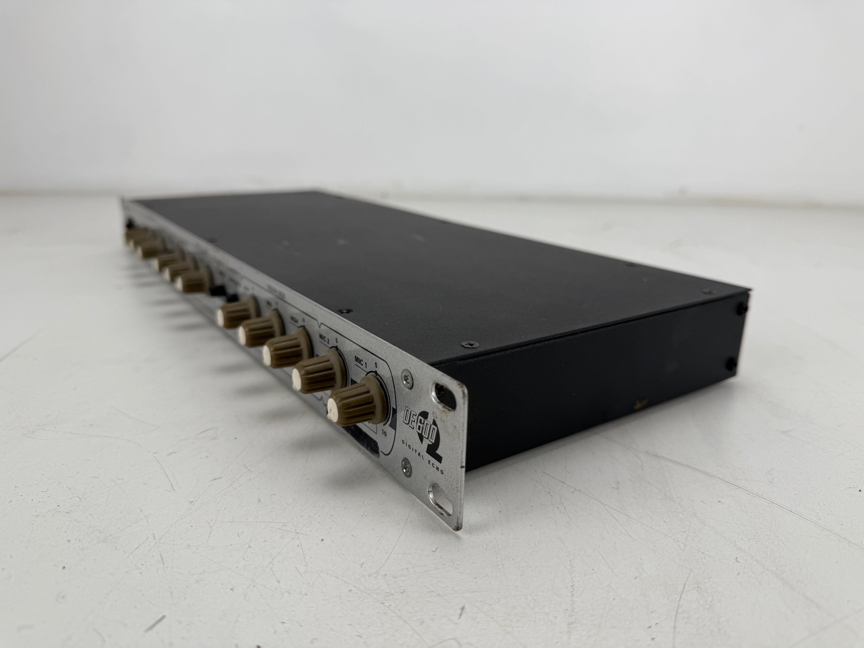 JBSystems DE 600 digitale echo 4-kanaals mixer - Volledig werkend - Mooi apparaat