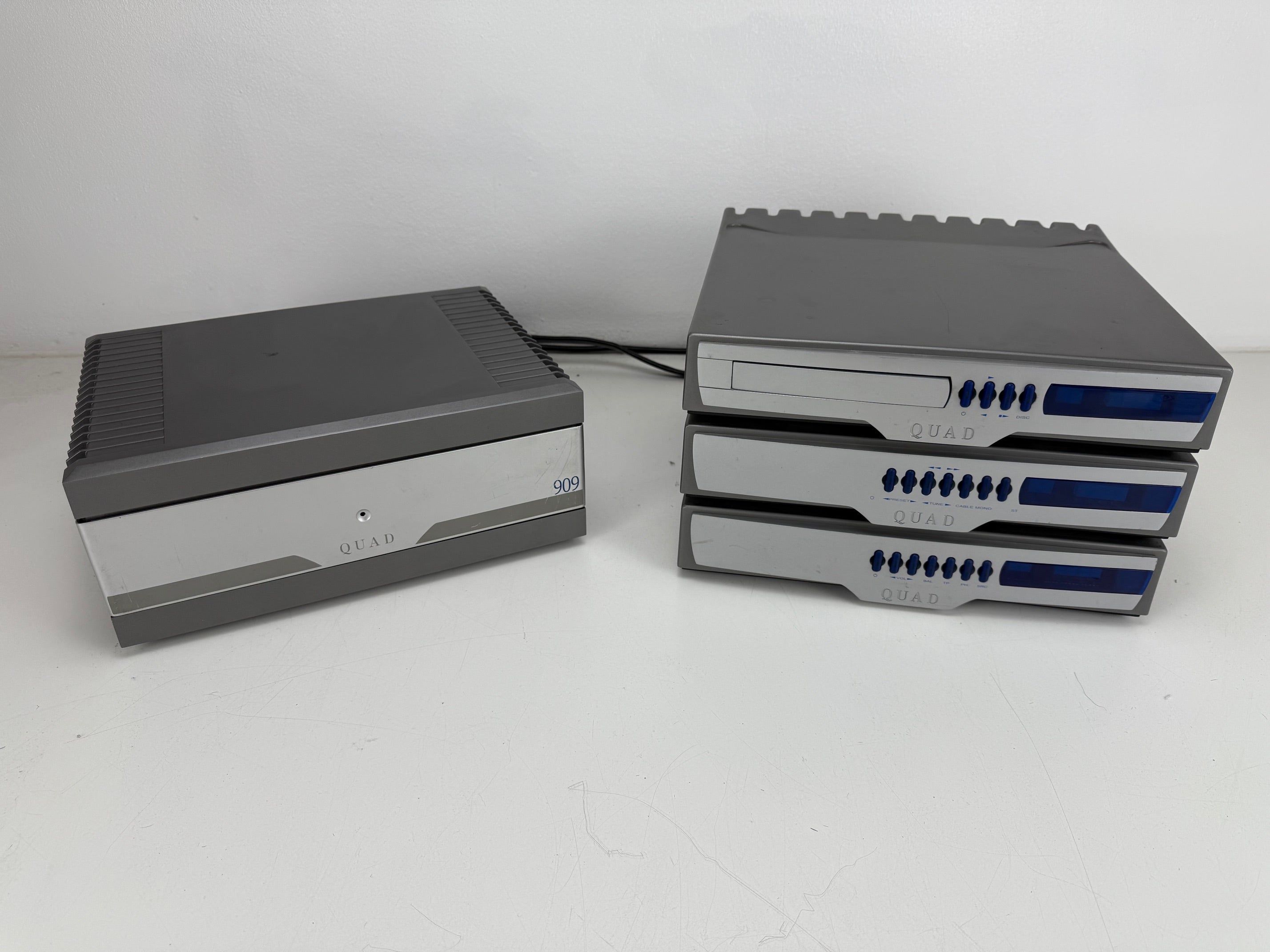Quad 909 Audio set - Pre amplifier - CD player - Tuner - Power amplifier