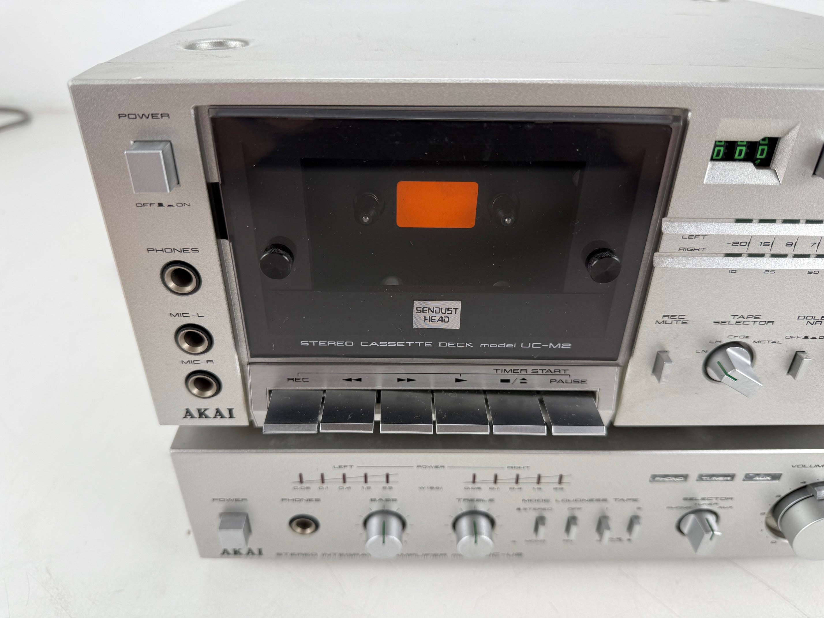 Akai UC-M2 stereo cassettedeck / UC-U2 stereo geïntegreerde versterkerset