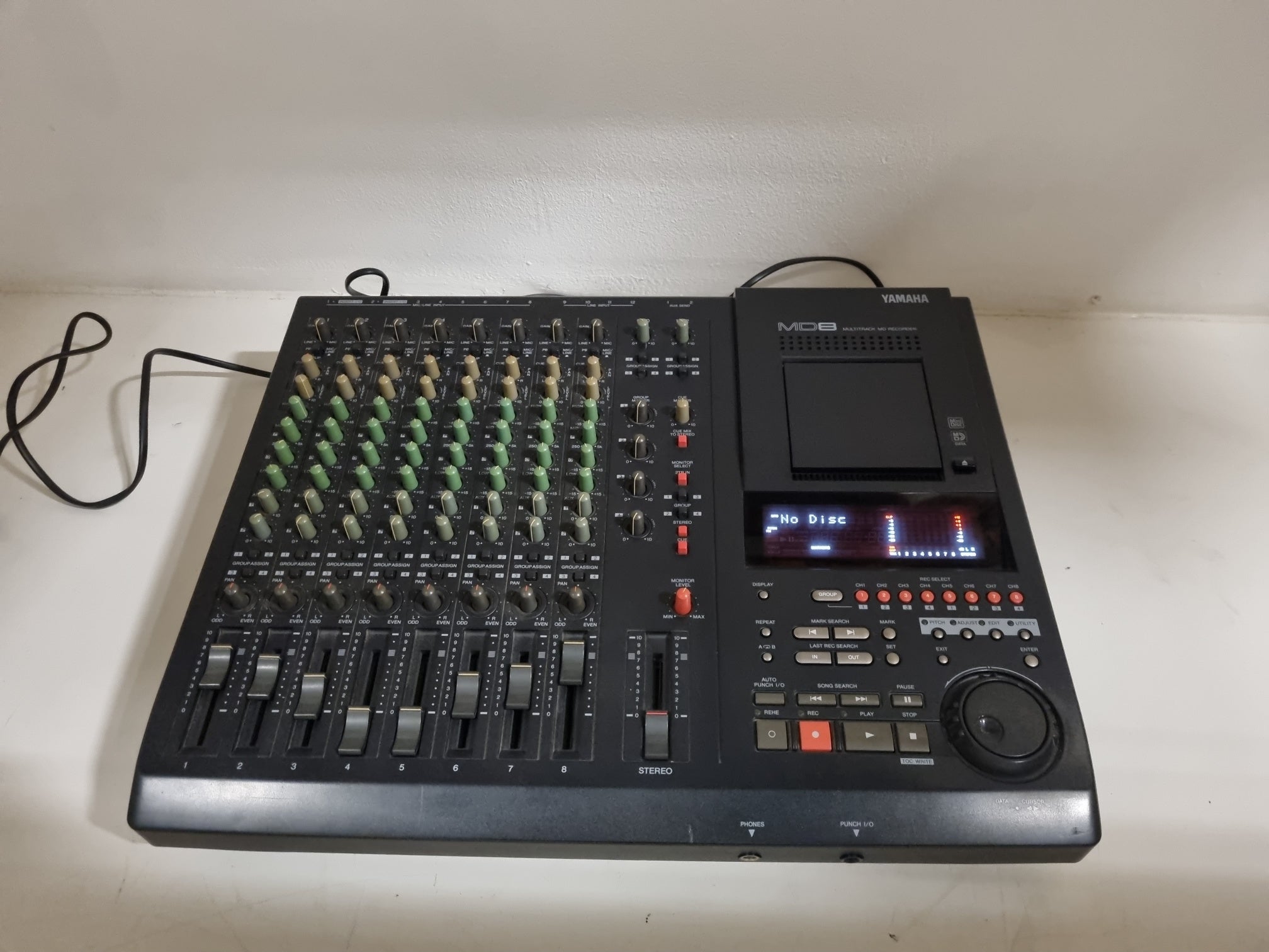 Yamaha MD8 Mini disk recorder with build in 8 channel mixer - Not loading the MD