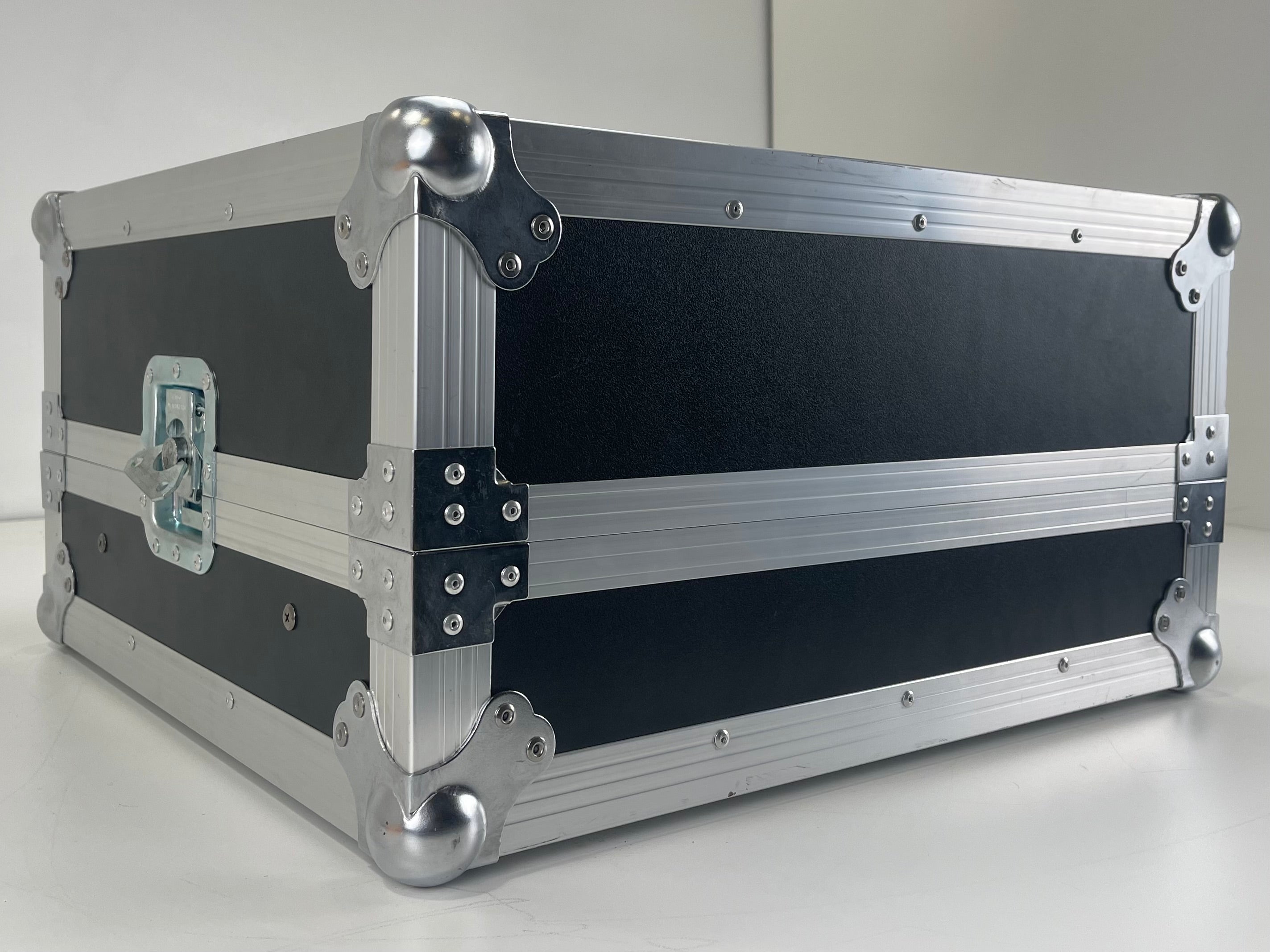 Numark C3 USB DJ Mixer - DMC 2 Software controller- In Flight Case