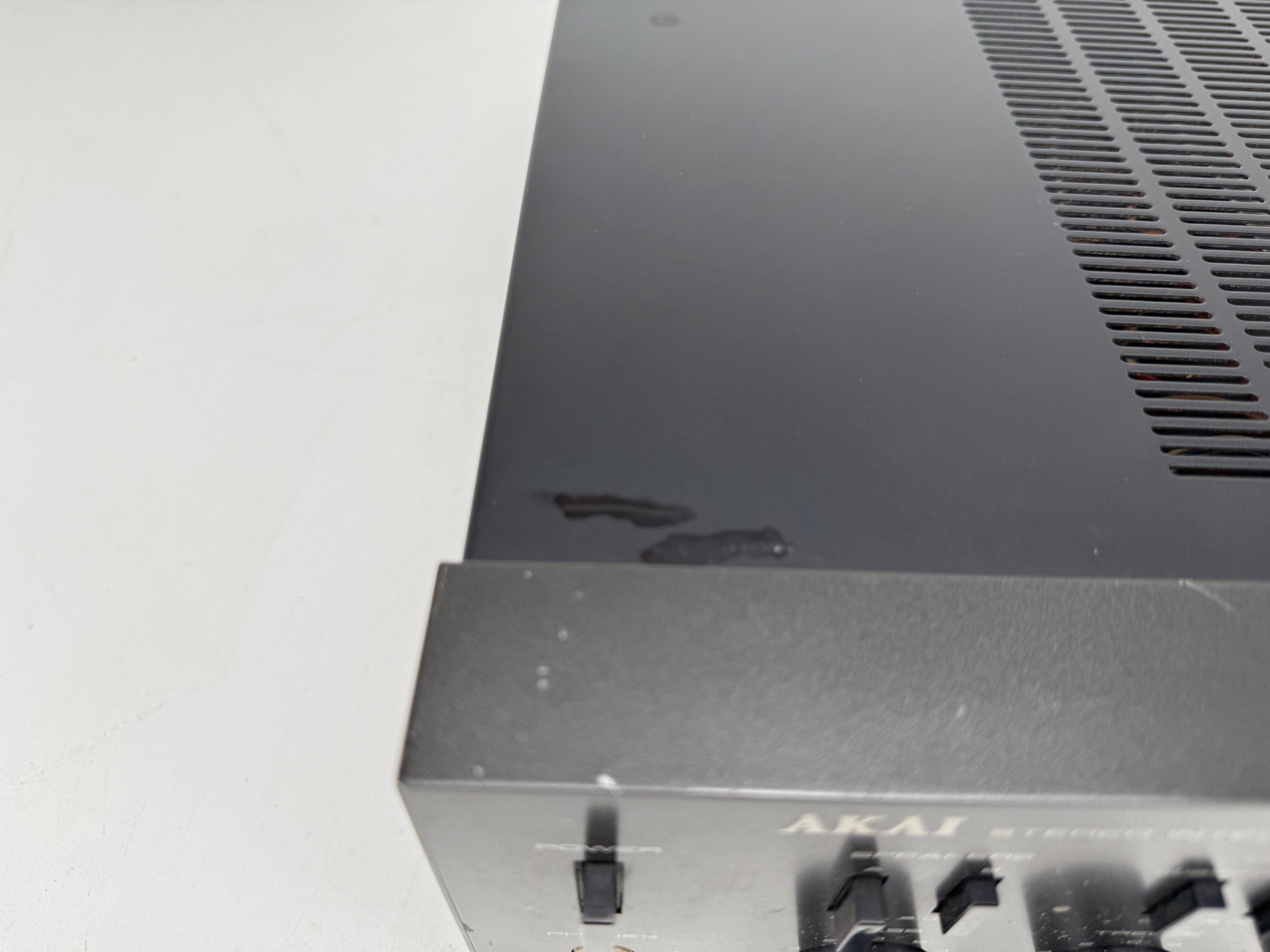 Akai AM-U02 stereo geïntegreerde versterker