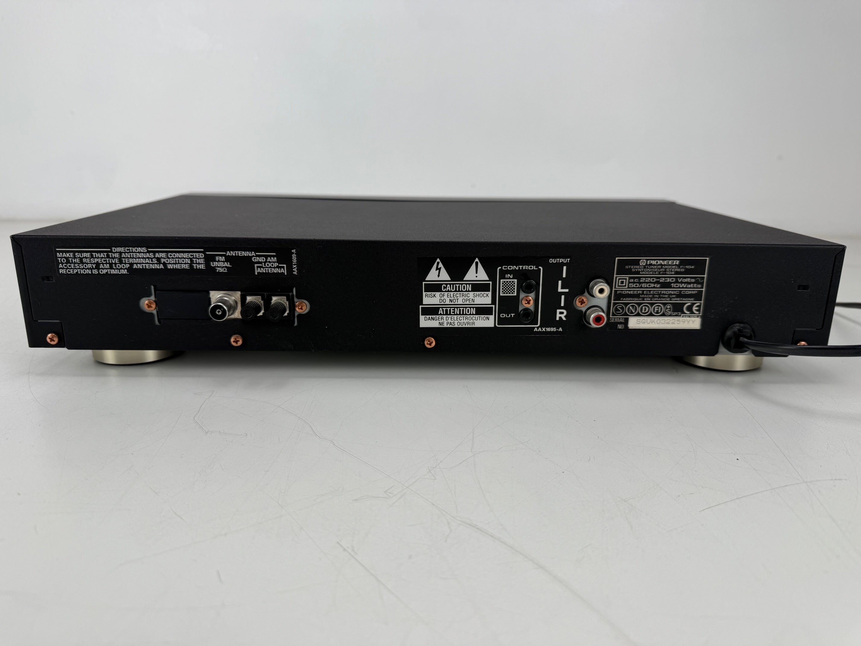 Pioneer F-104 FM/AM digitale synthesizer-tuner met handleiding