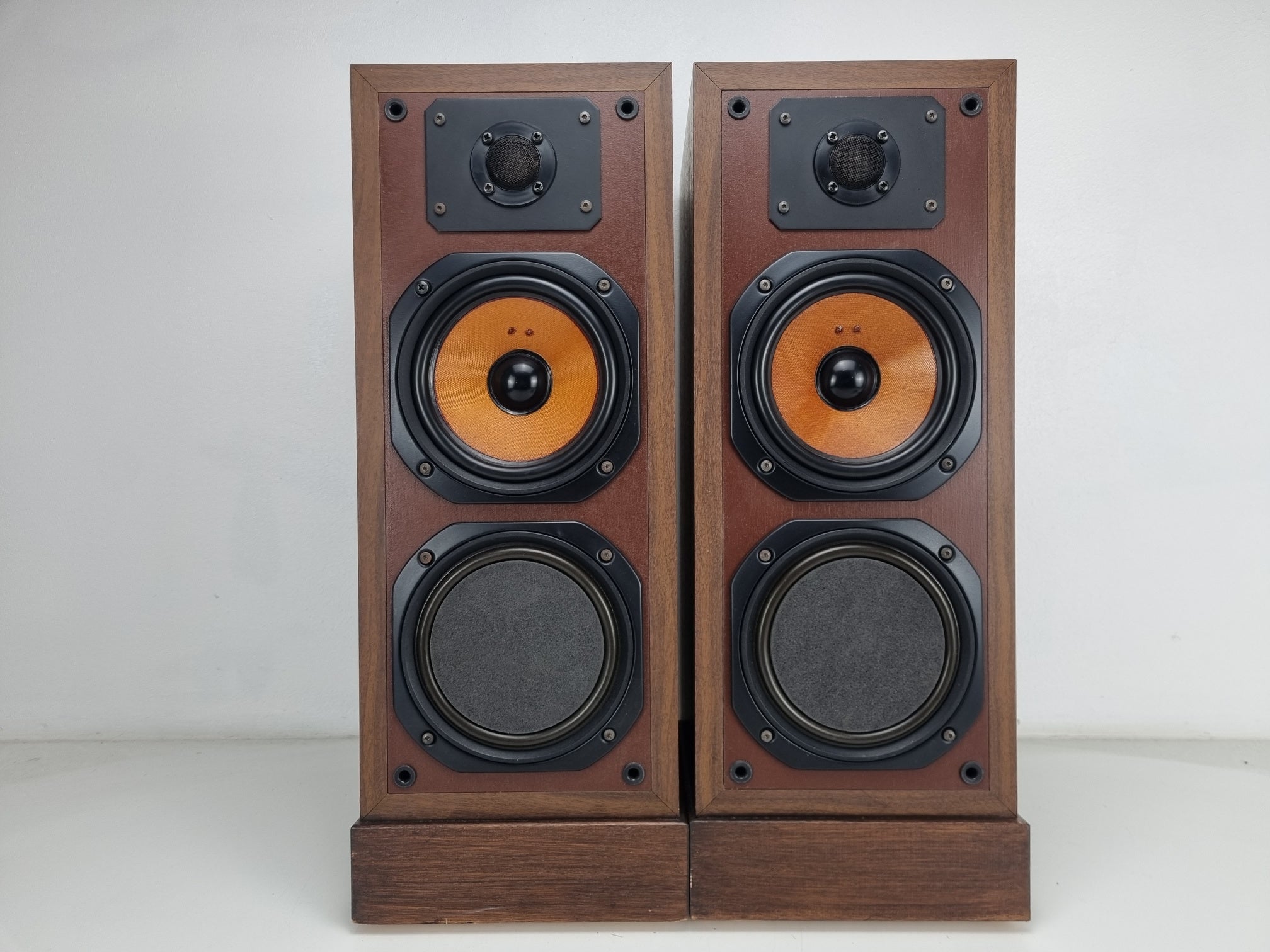 BNS Quintet - bookshelf Speakers - Fully Working - Matched pair
