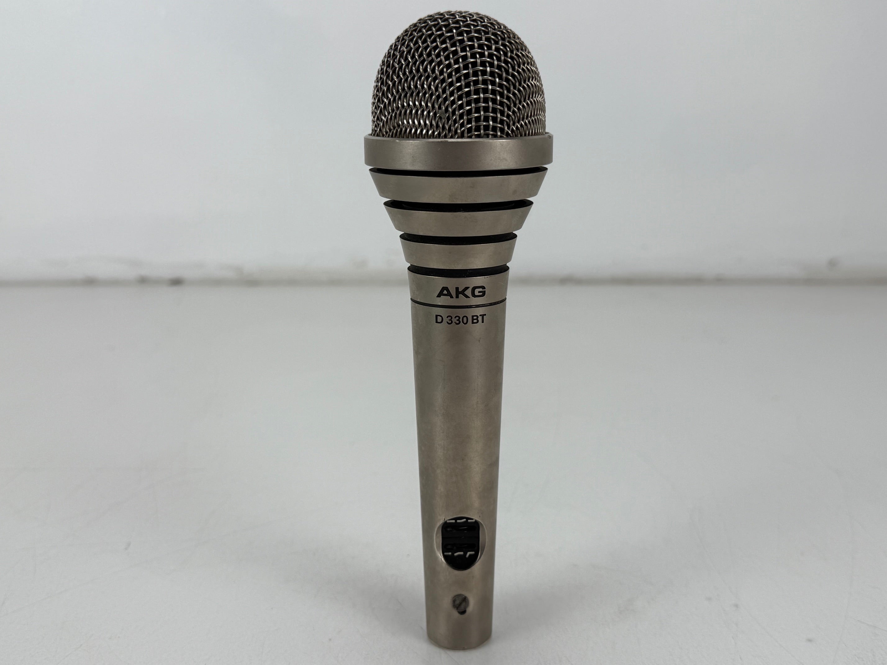 AKG D330BT dynamische hypercardioïde microfoon met etui