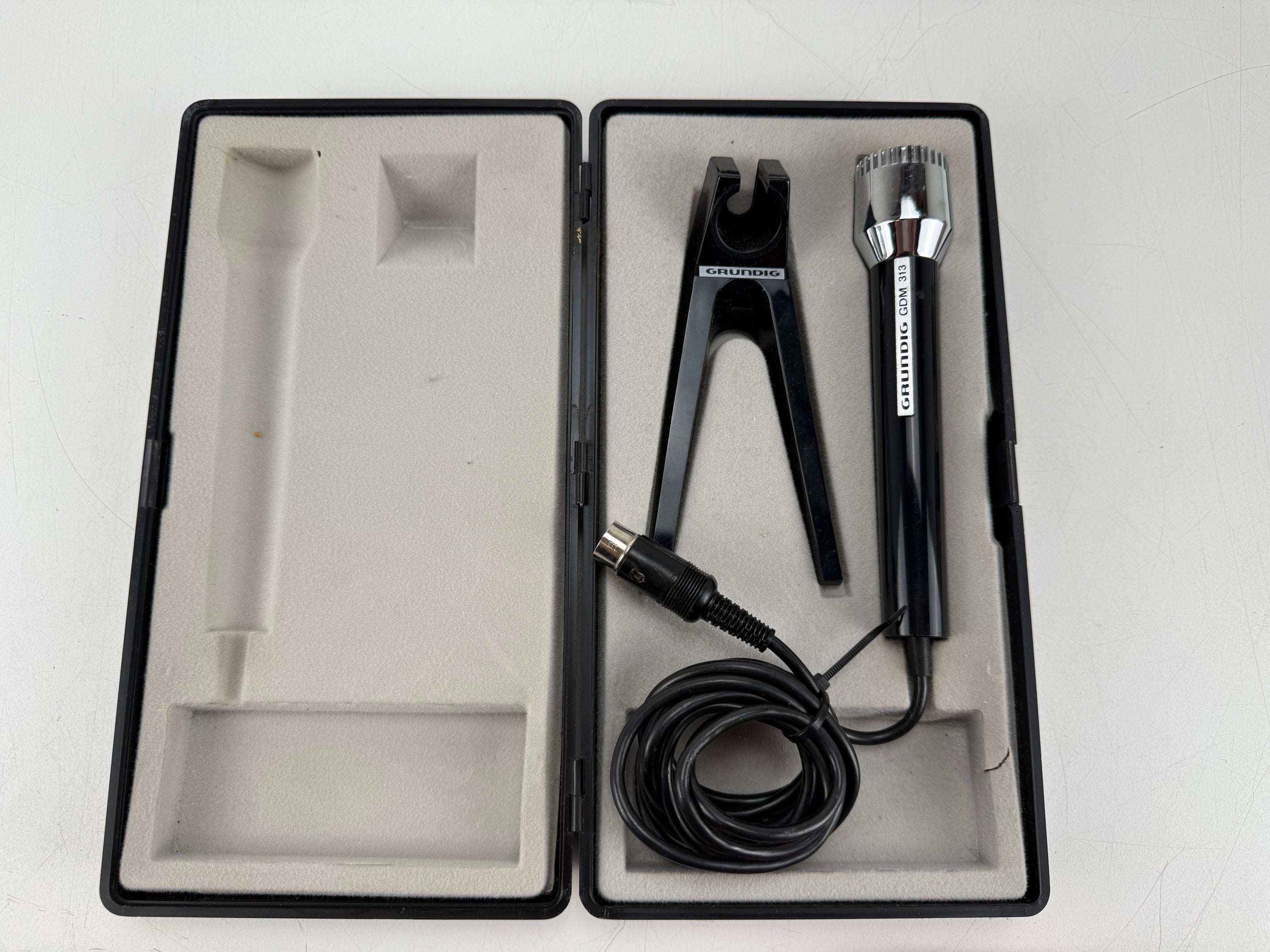 Grundig GDM 313 Dynamic Cardioid Microphone - In box