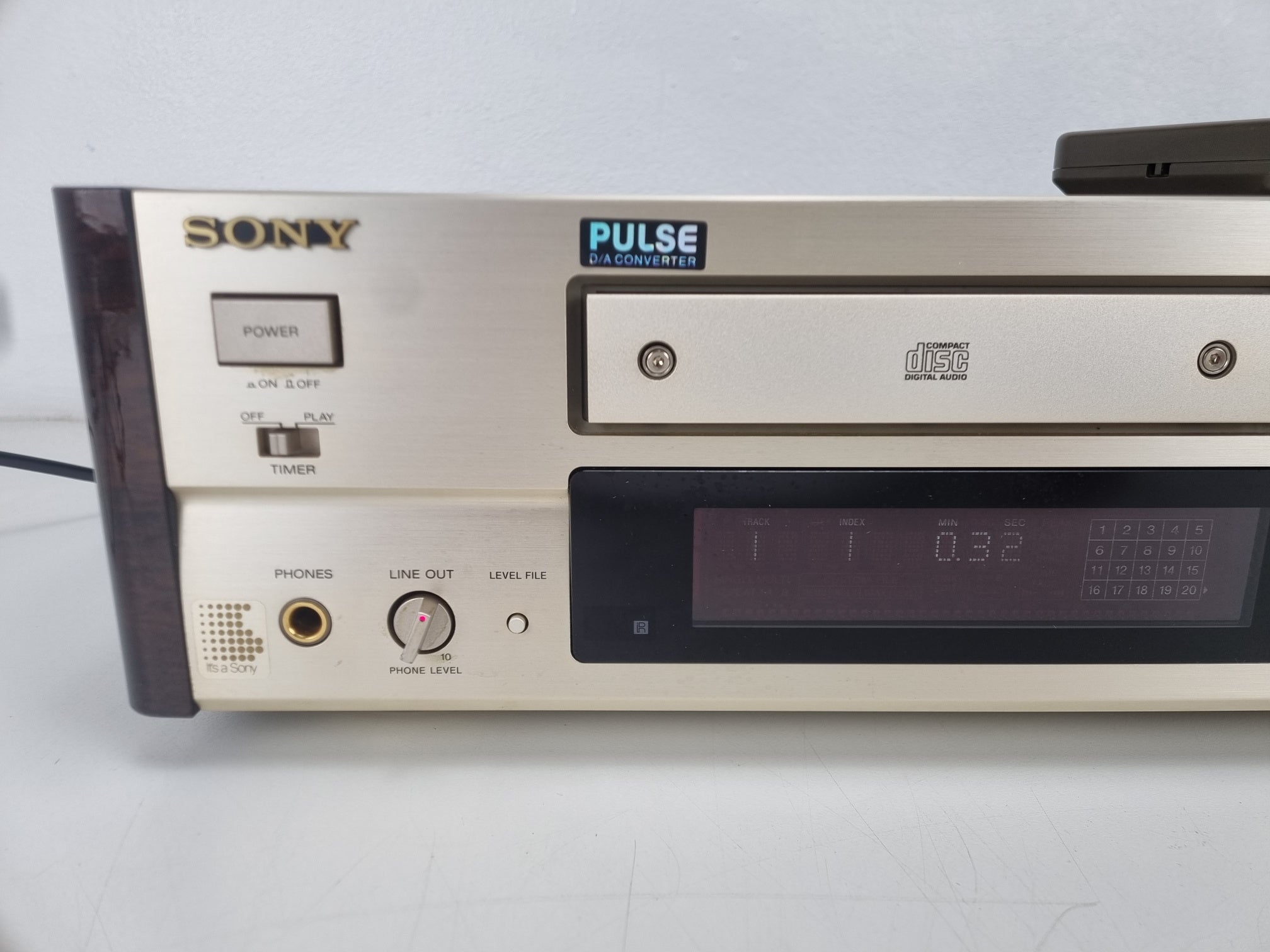 Sony CDP-X555ES cd-speler - Afstandsbediening - Originele doos - Gebruiksaanwijzing - Champagne