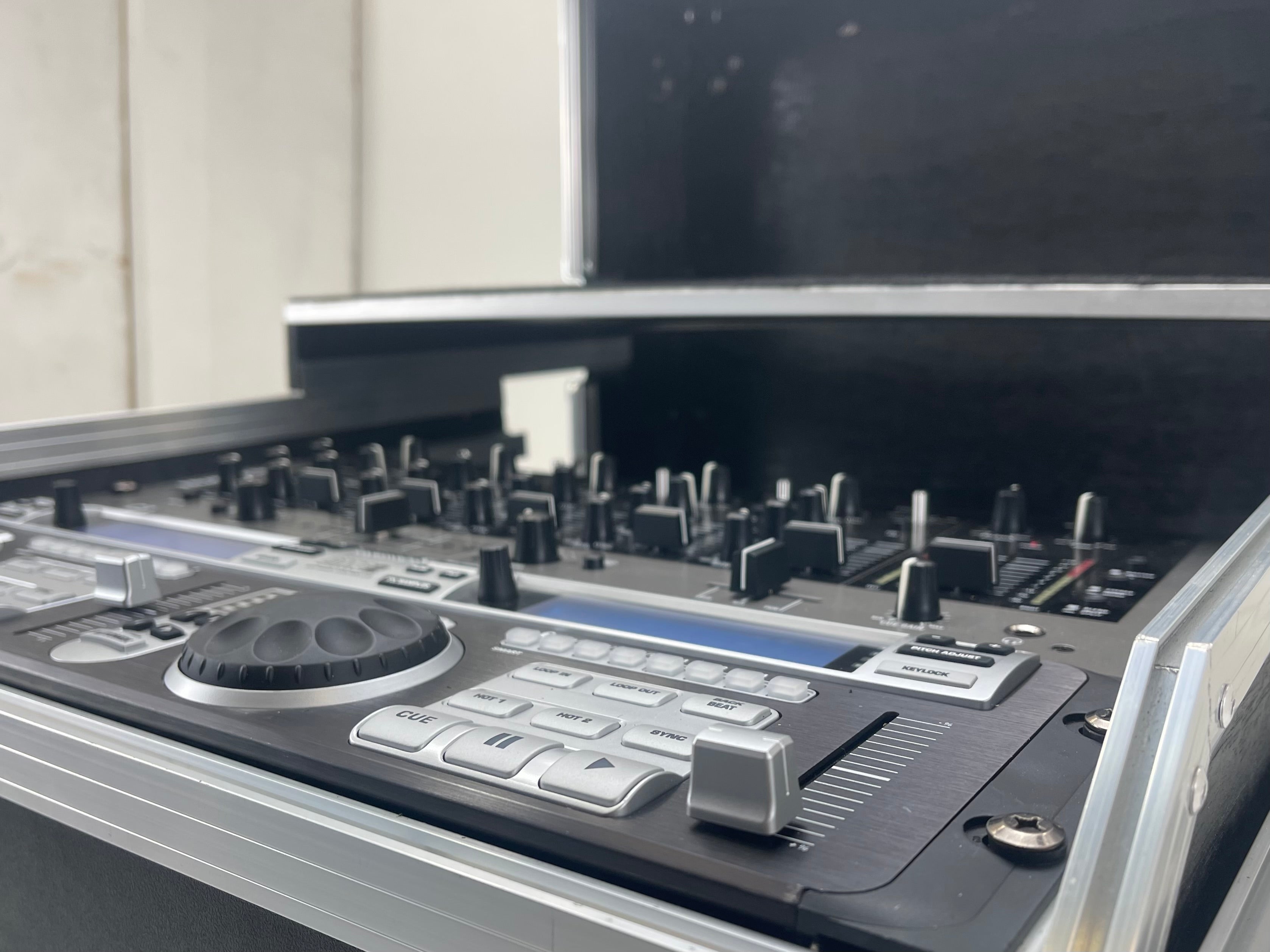 Numark C3 USB DJ Mixer - DMC 2 Software controller- In Flight Case