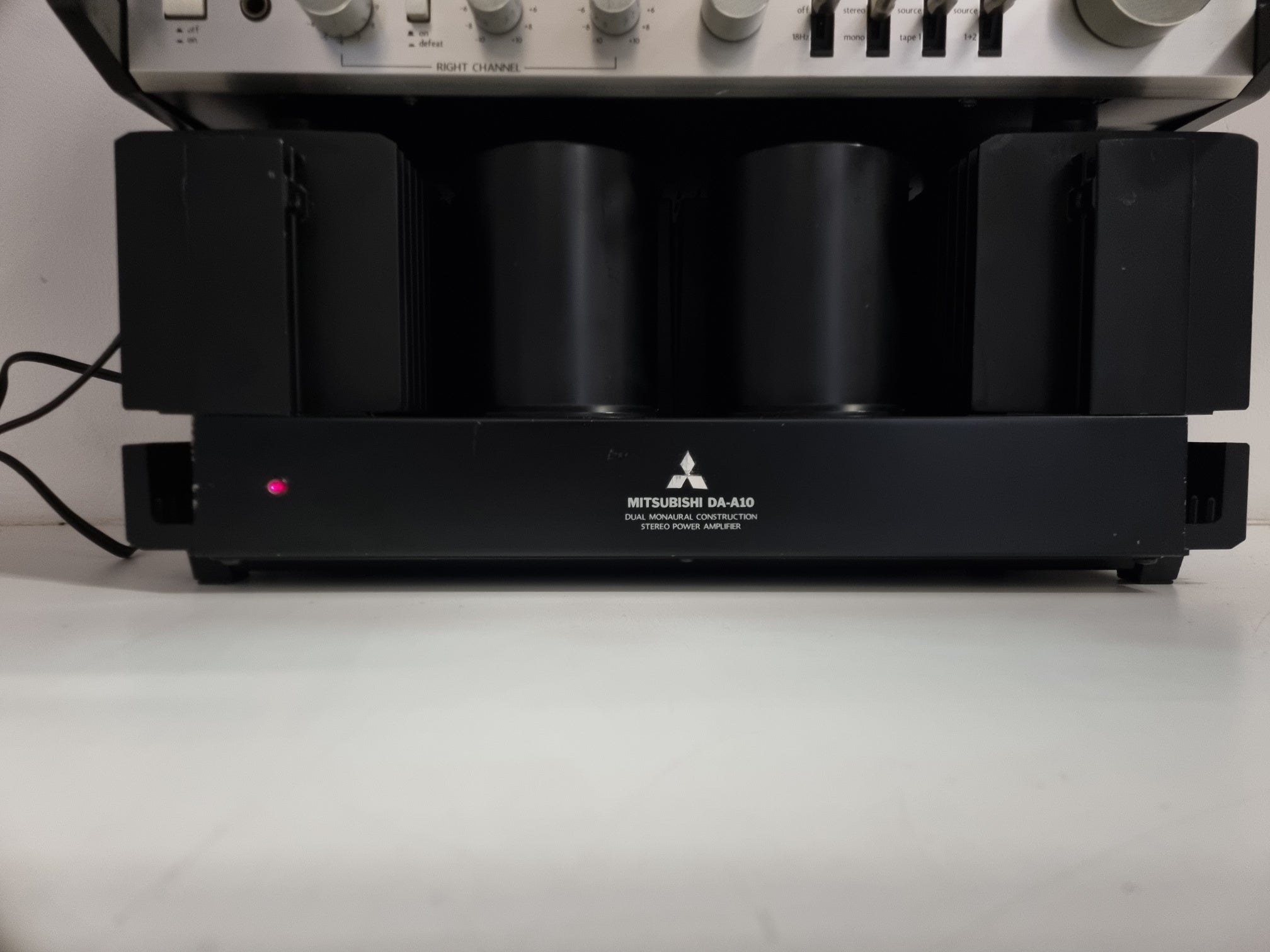 Mitsubishi DA-C20 Tuner Preamplifier - DA-A10 Stereo Power Amplifier -  Serviced set