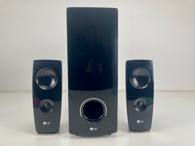 LG SH42SZ-W 2.1 Speaker Set with subwoofer
