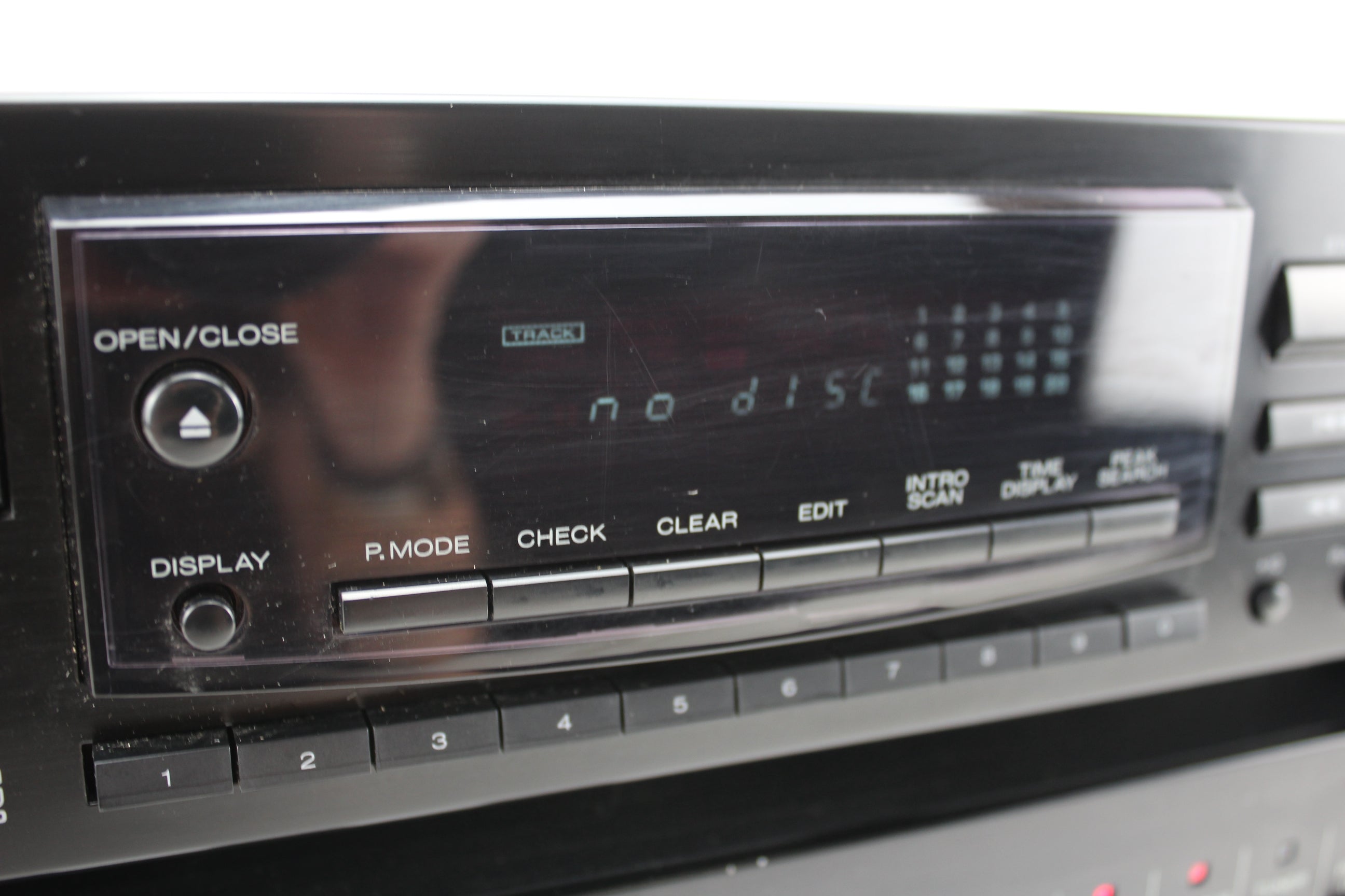 Kenwood DP-3080 cd-speler - C1 voorversterker - M1 eindversterker