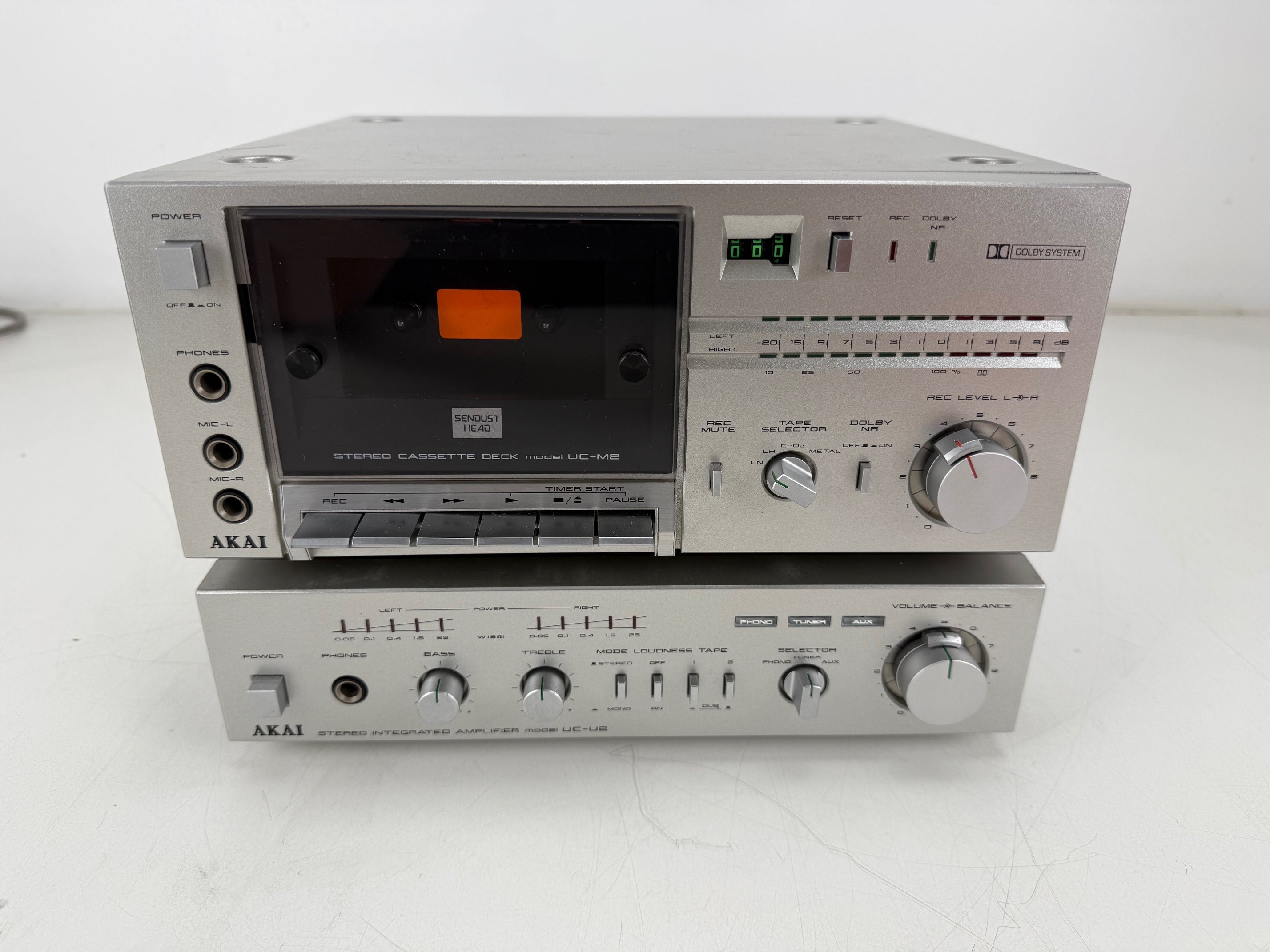 Akai UC-M2 stereo cassettedeck / UC-U2 stereo geïntegreerde versterkerset