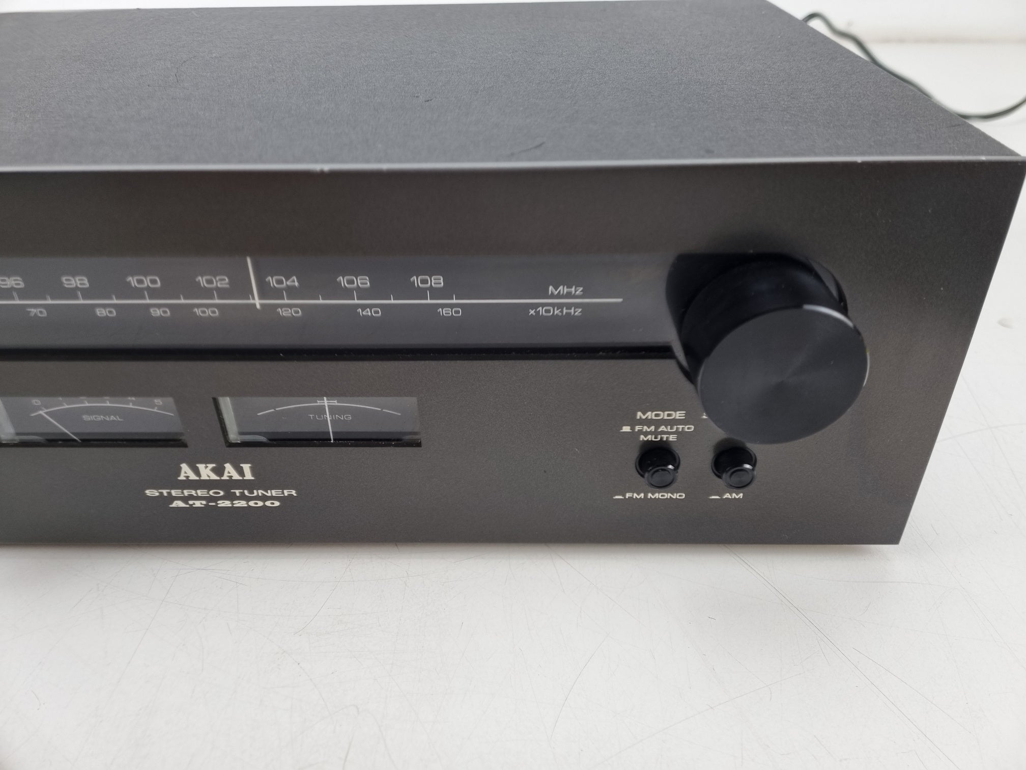 Akai AT-2200 - Vintage tuner met nieuwe verlichting - Zwart
