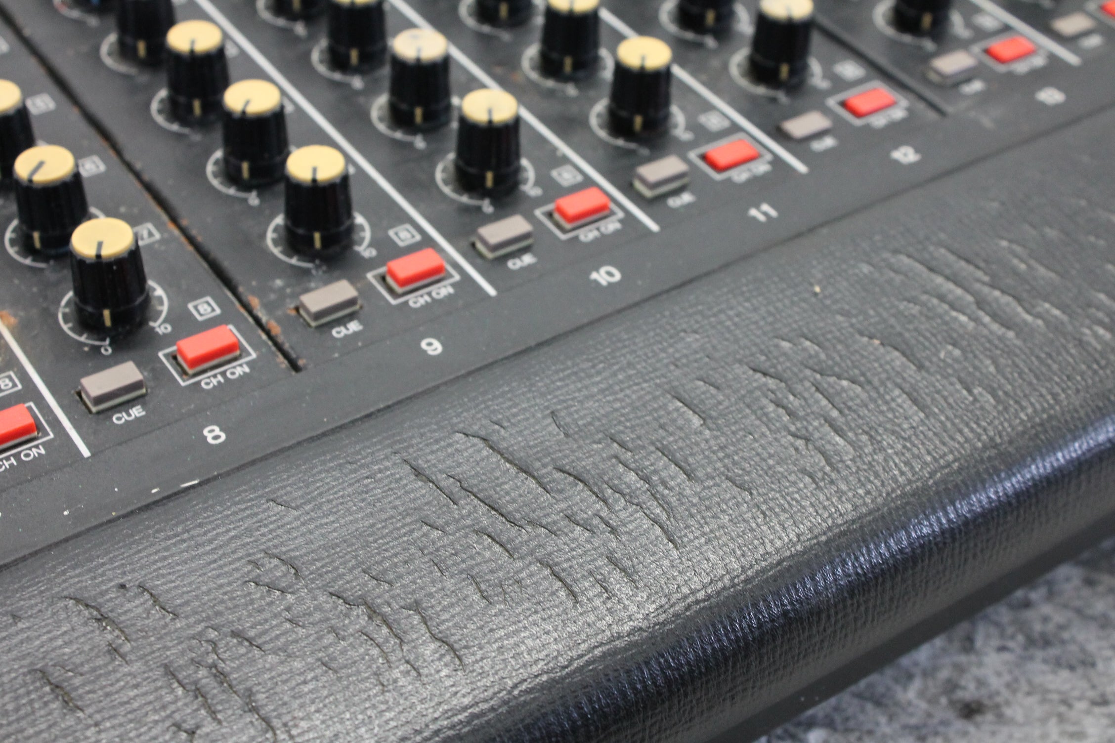 Yamaha 2408M 24-kanaals monitor mengpaneel