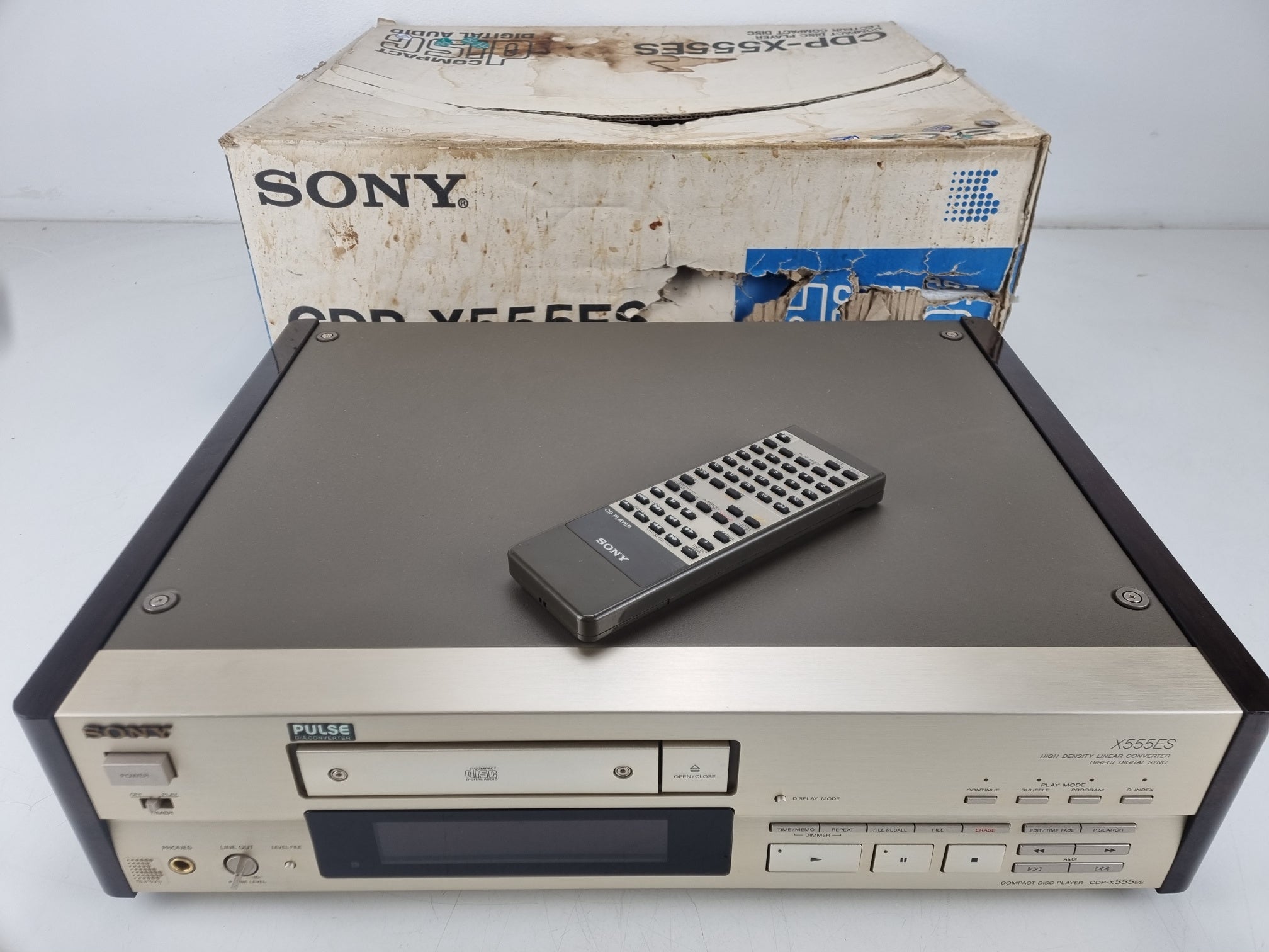 Sony CDP-X555ES CD player - Remote- Original box - Instruction manual -  Champagne