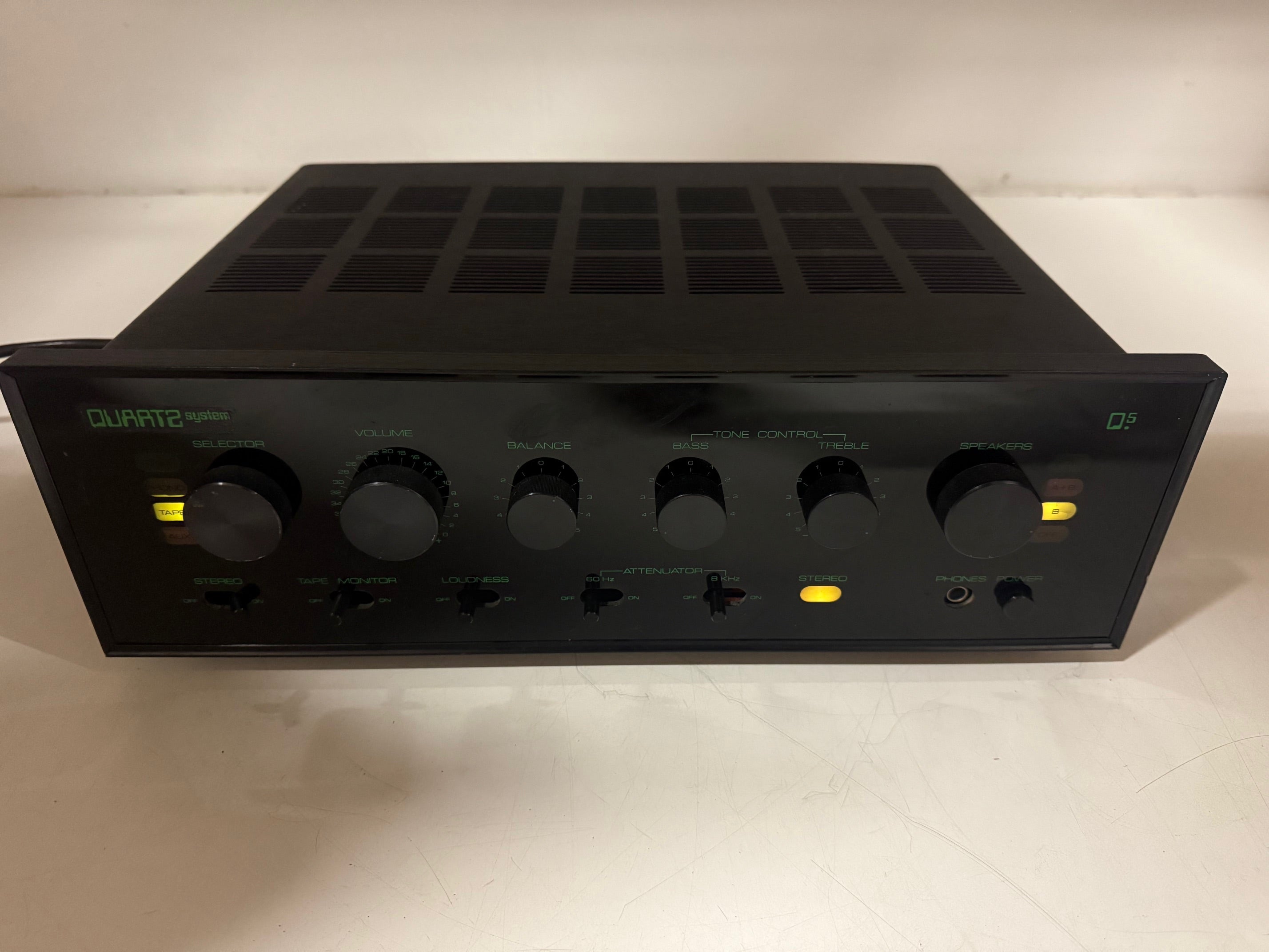 Quartz Systems Q5 stereo geïntegreerde versterker - onderhoud uitgevoerd